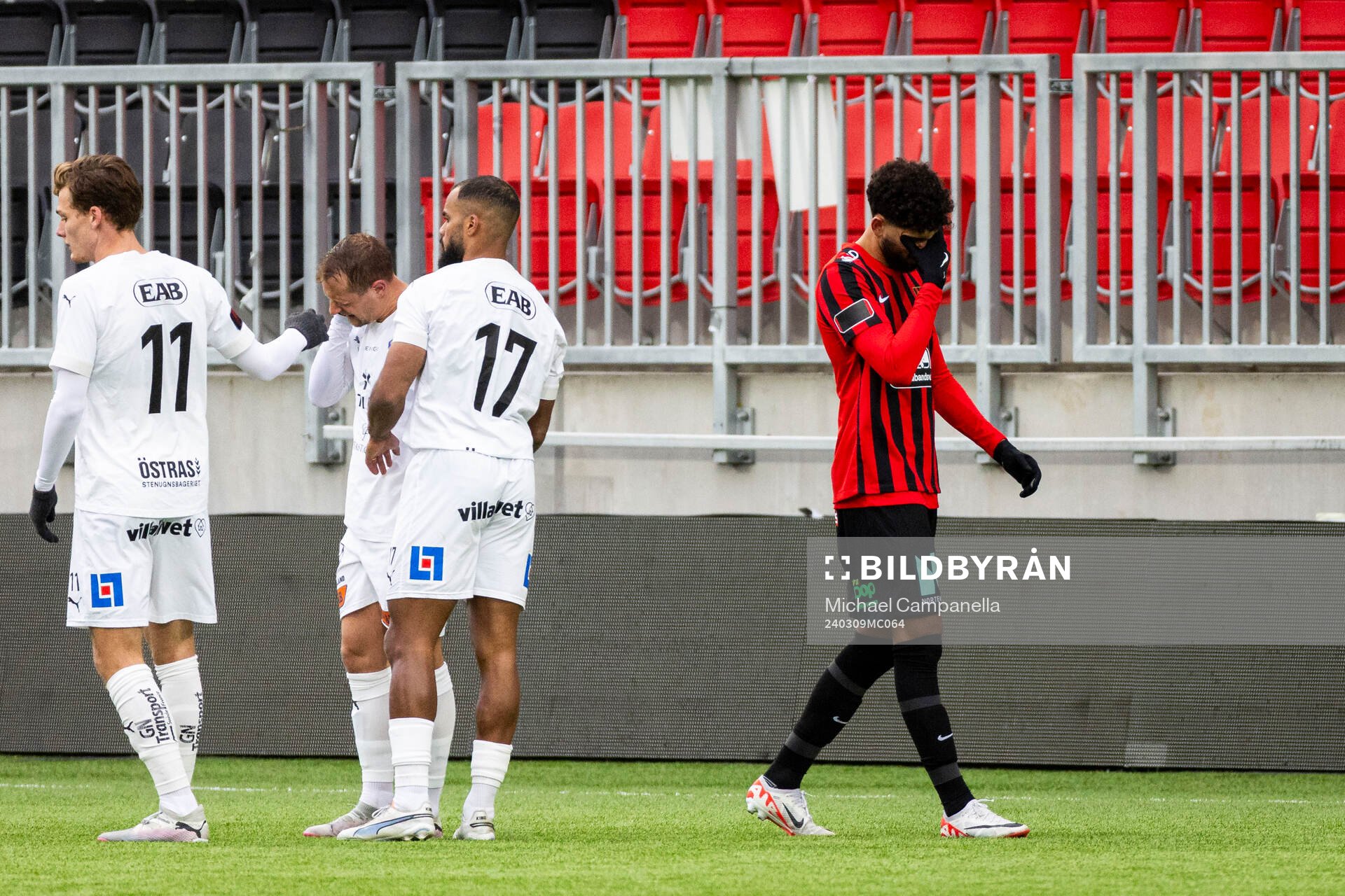 Brommapojkarnas Paya Pichkah tilldelas rött kort och