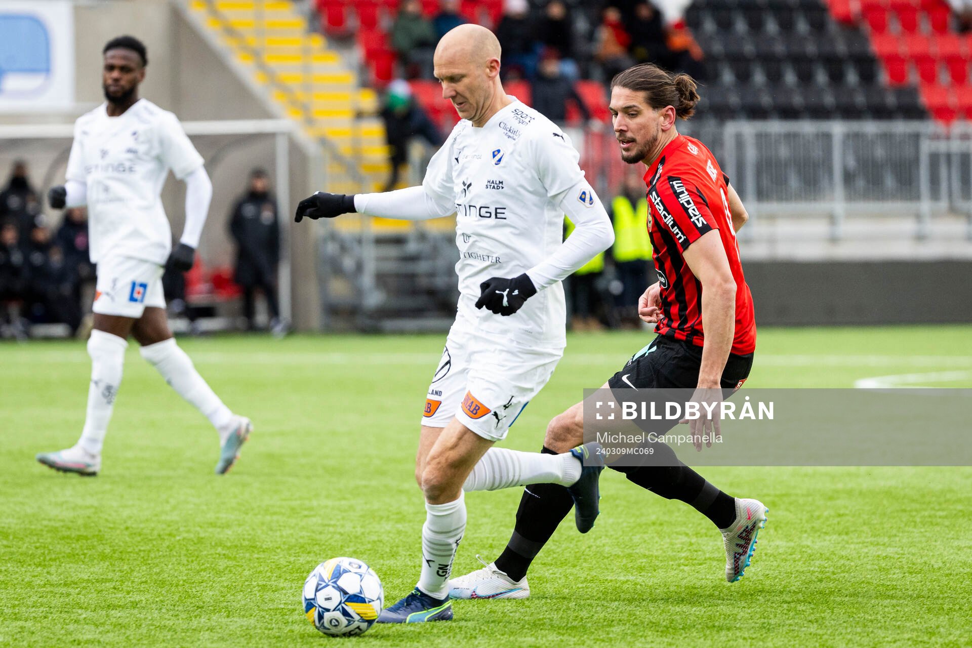 Brommapojkarnas Nikola Vasic och Halmstads Andreas Johansson