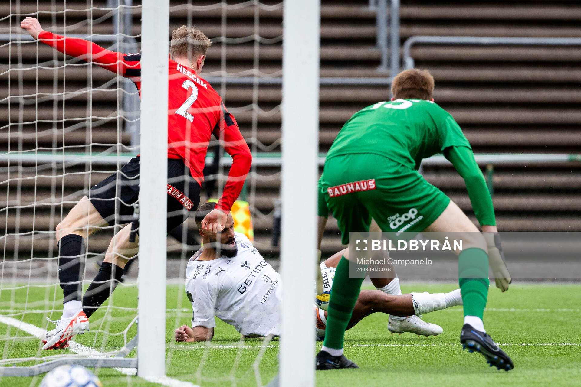 Halmstads Phil Ofosu-Ayeh och Brommapojkarnas Torbjörn