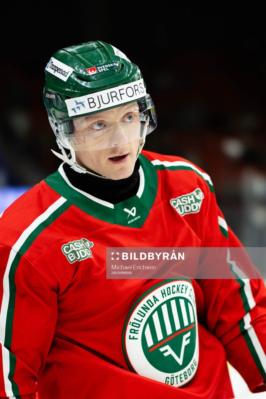 Frölundas Carl Klingberg innan ishockeymatchen i SHL