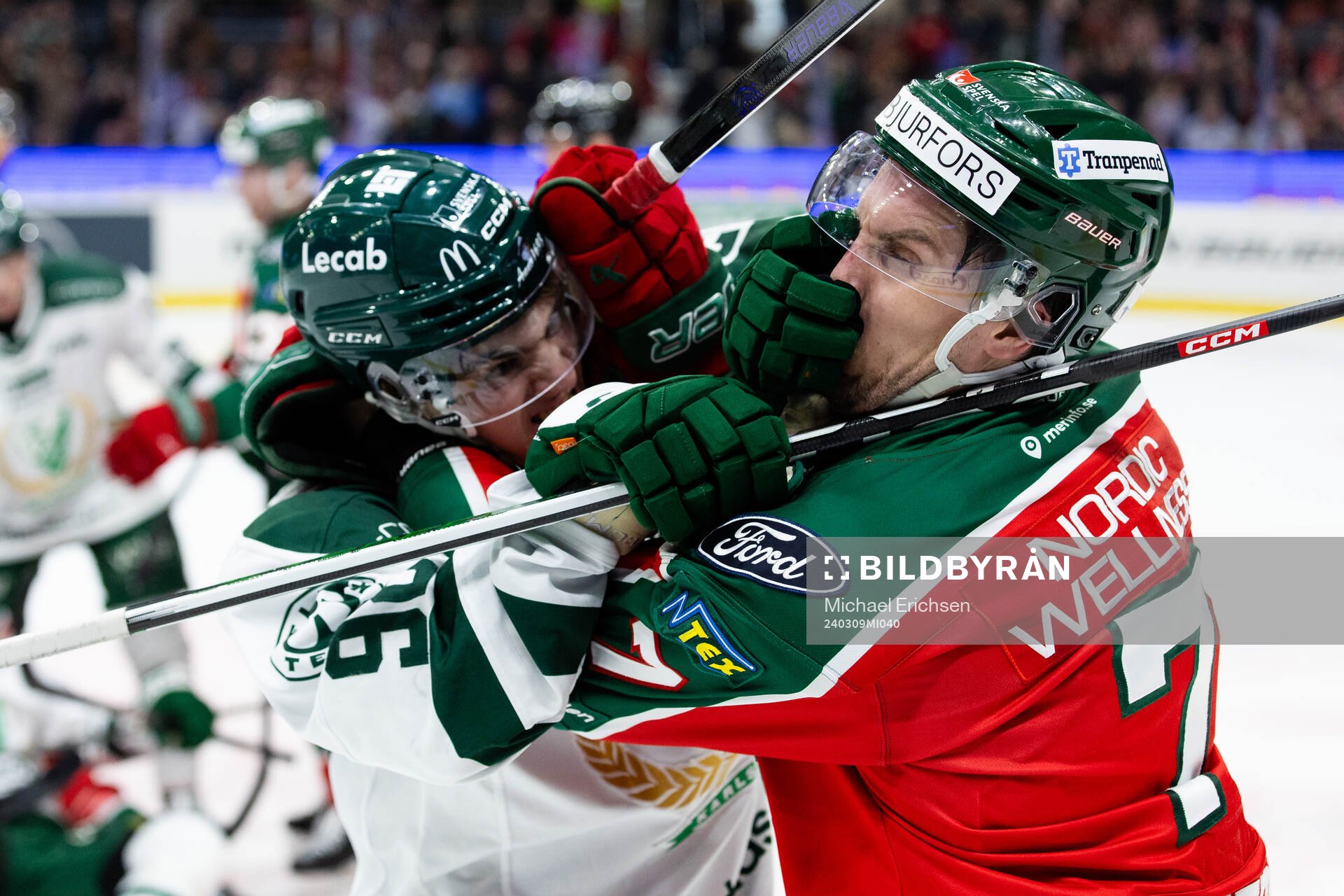 Färjestads Liam Öhgren och Frölundas Henrik Tömmernes