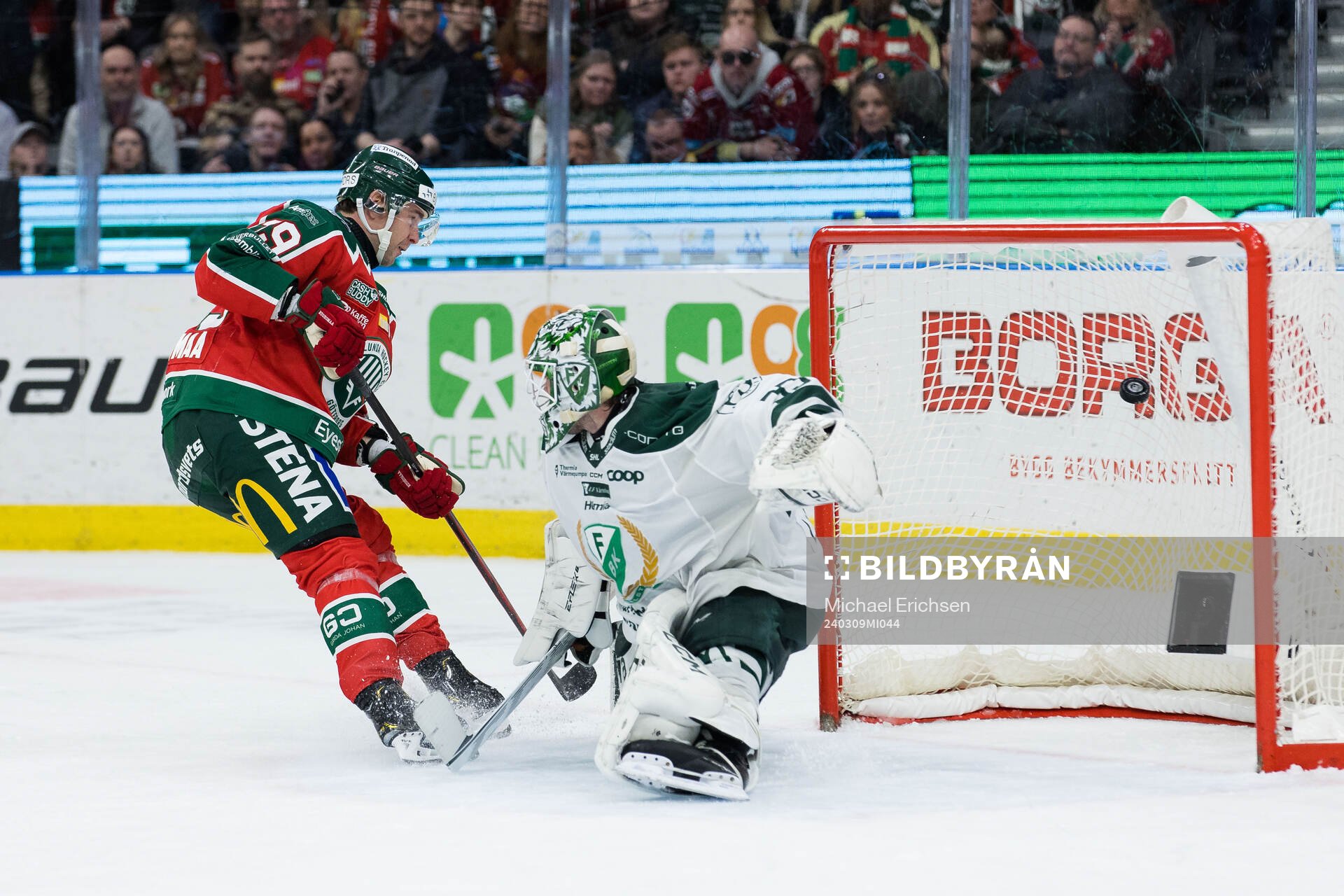 Frölundas Mikael Ruohomaa och Färjestads målvakt Maxime