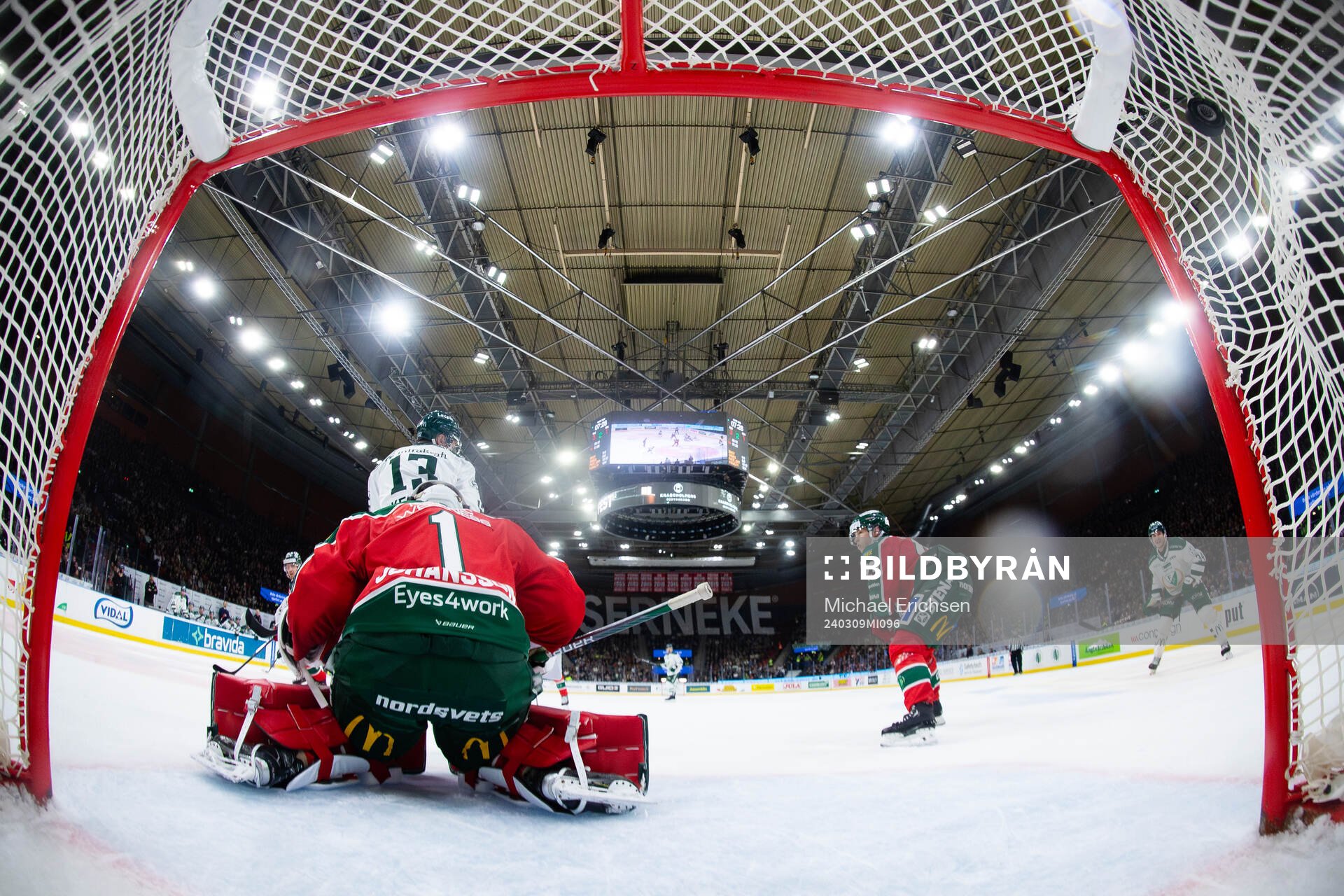 Frölundas målvakt Lars Johansson släpper in reducering