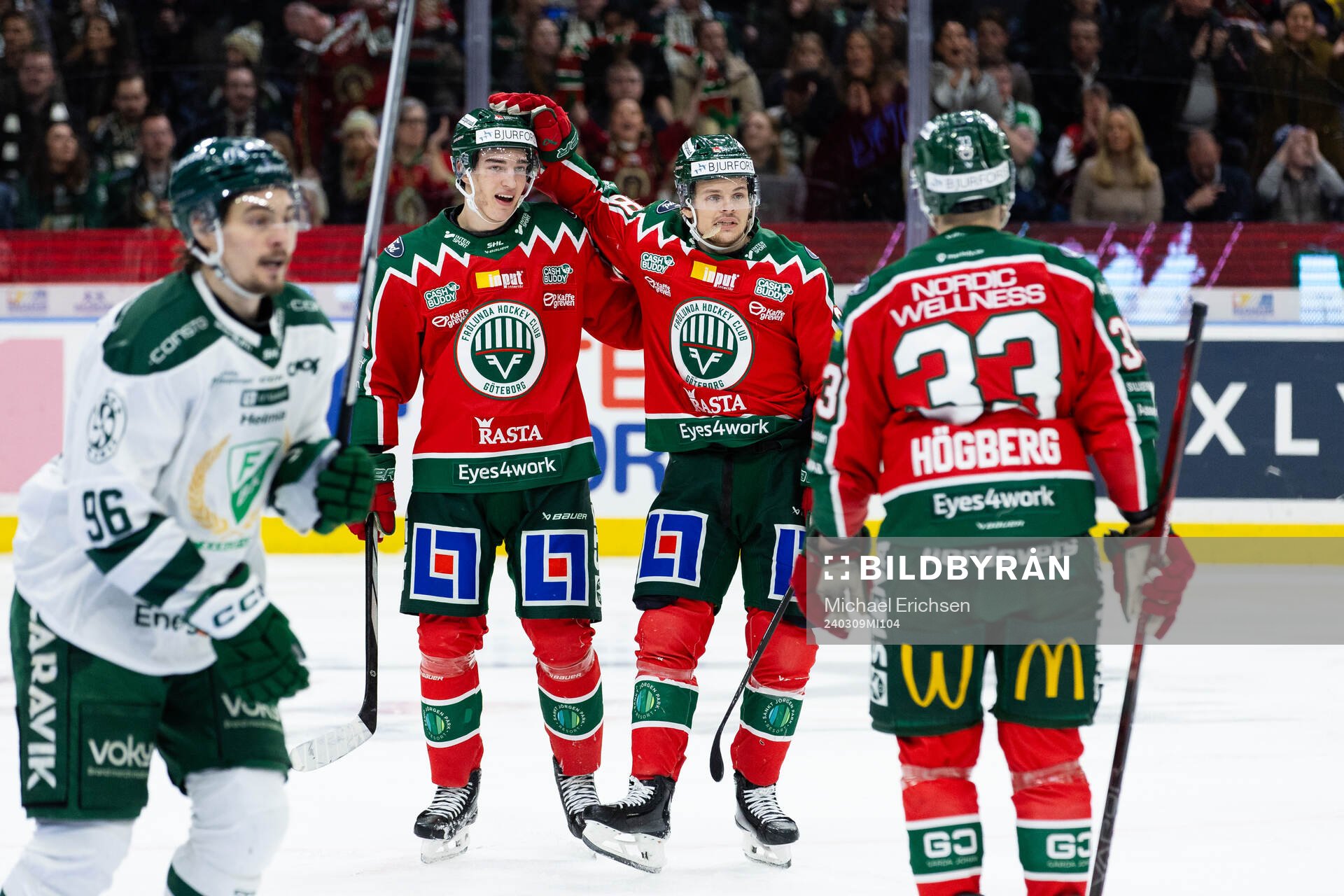 Frölundas David Edstrom jublar med Malte Strömwall