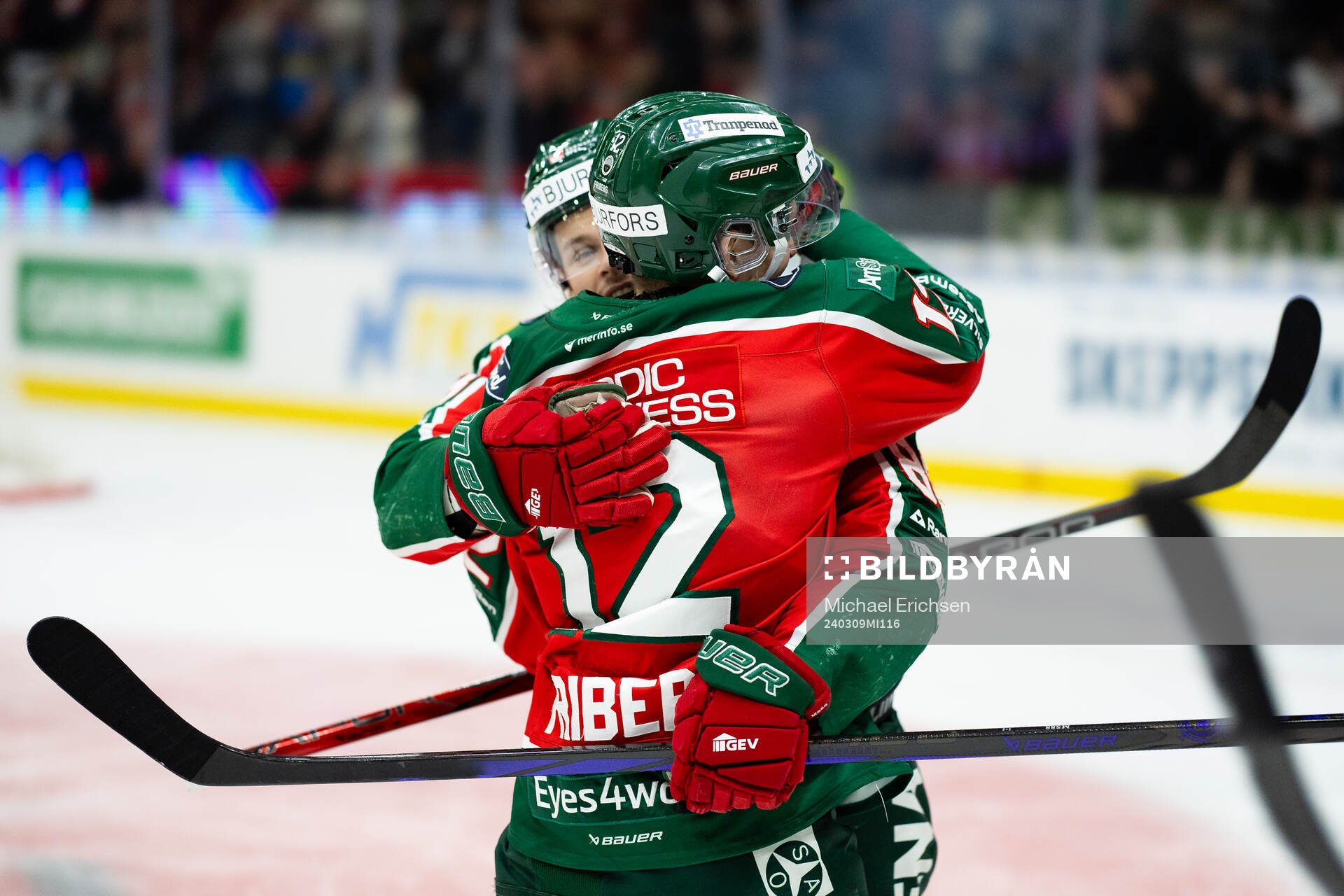 Frölundas Max Friberg jublar med Malte Strömwall