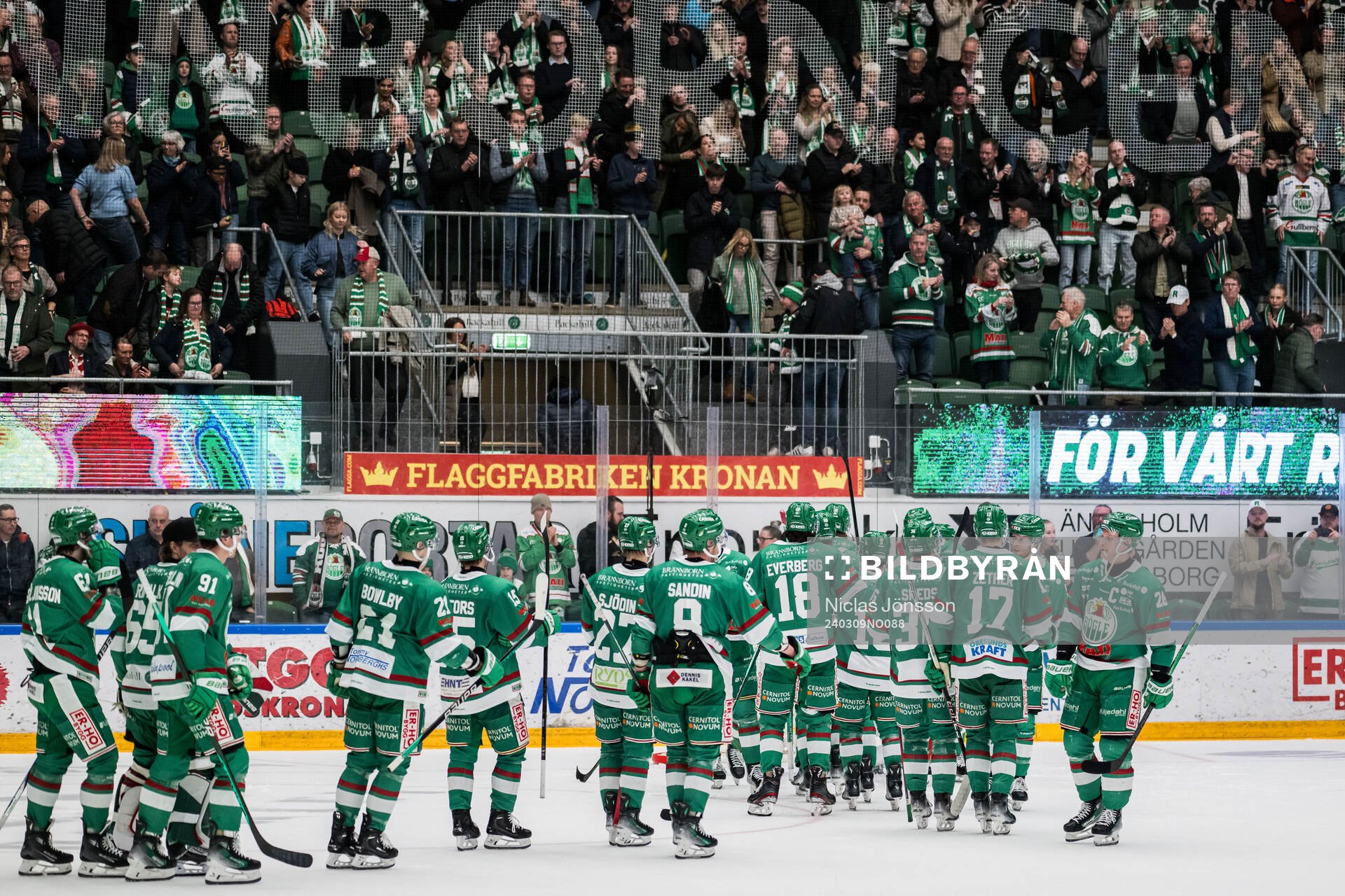 Rögles spelare jublar