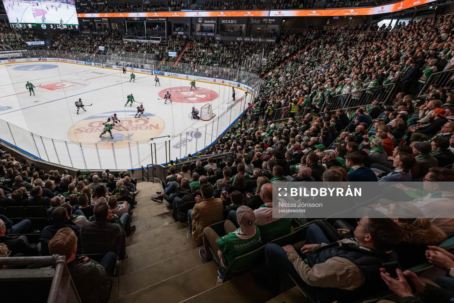 Vy över ett fullsatt Catena Arena