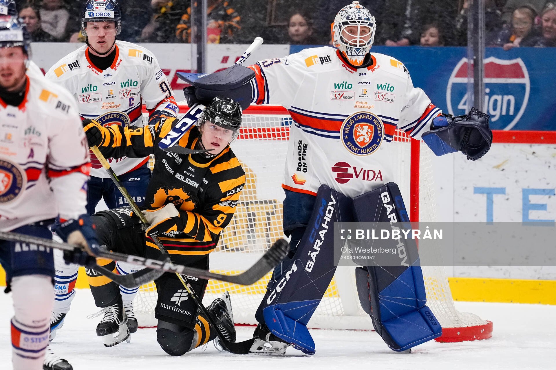 Skellefteås Lukas Vesterlund och Växjös målvakt Emil