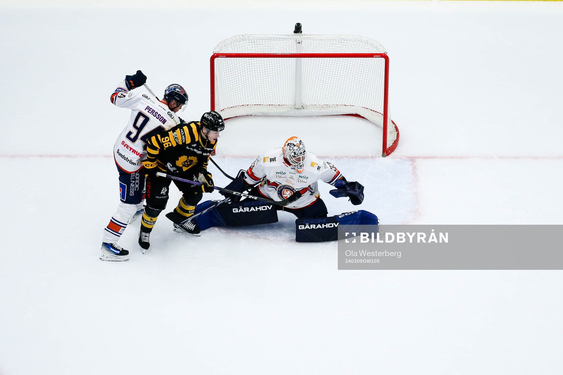 Växjös Joel Persson och målvakt Emil Larmi