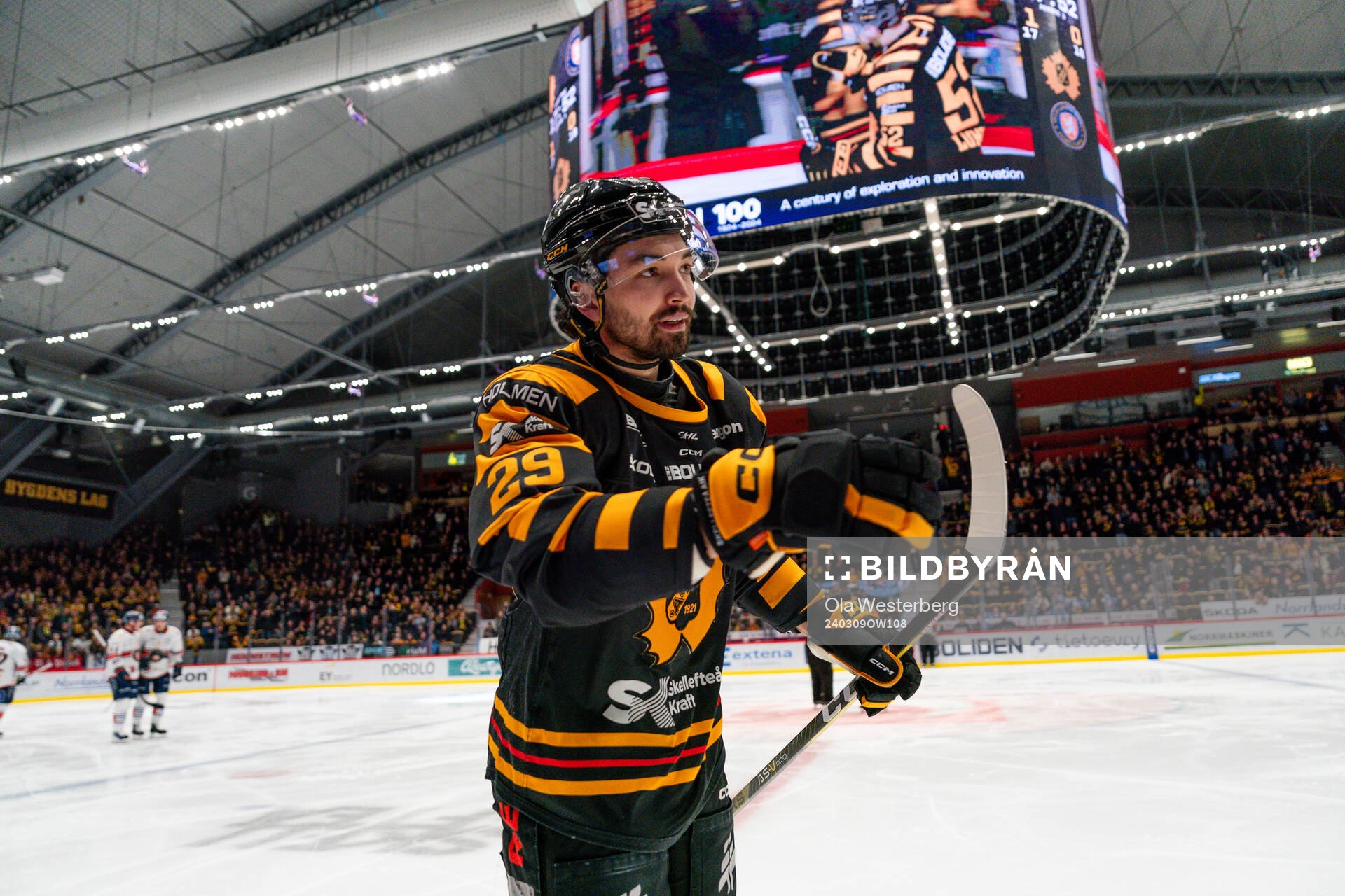 Skellefteås Dylan Sikura jublar