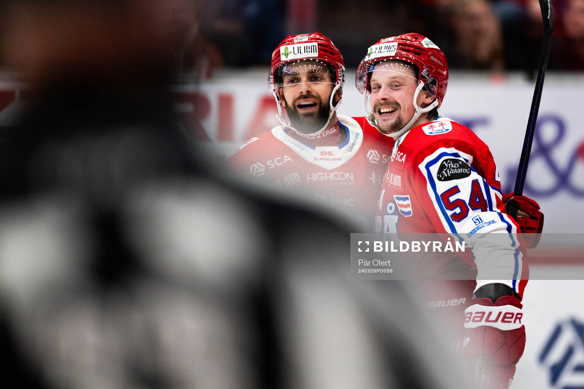 Timrås Jonathan Dahlén och Robin Hanzl  jublar
