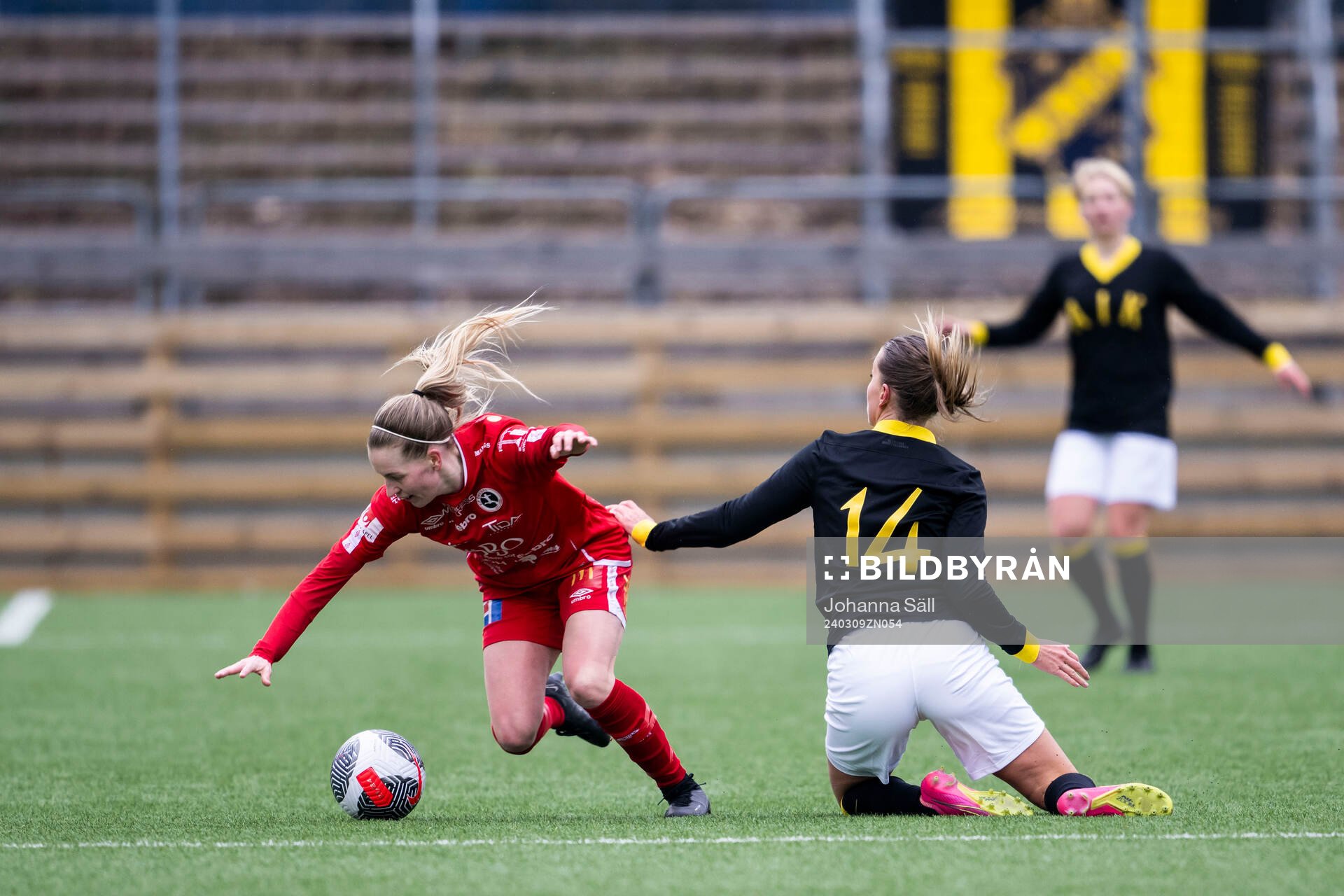 Örebros Beatrice Gärds och AIKs Adelisa Grabus
