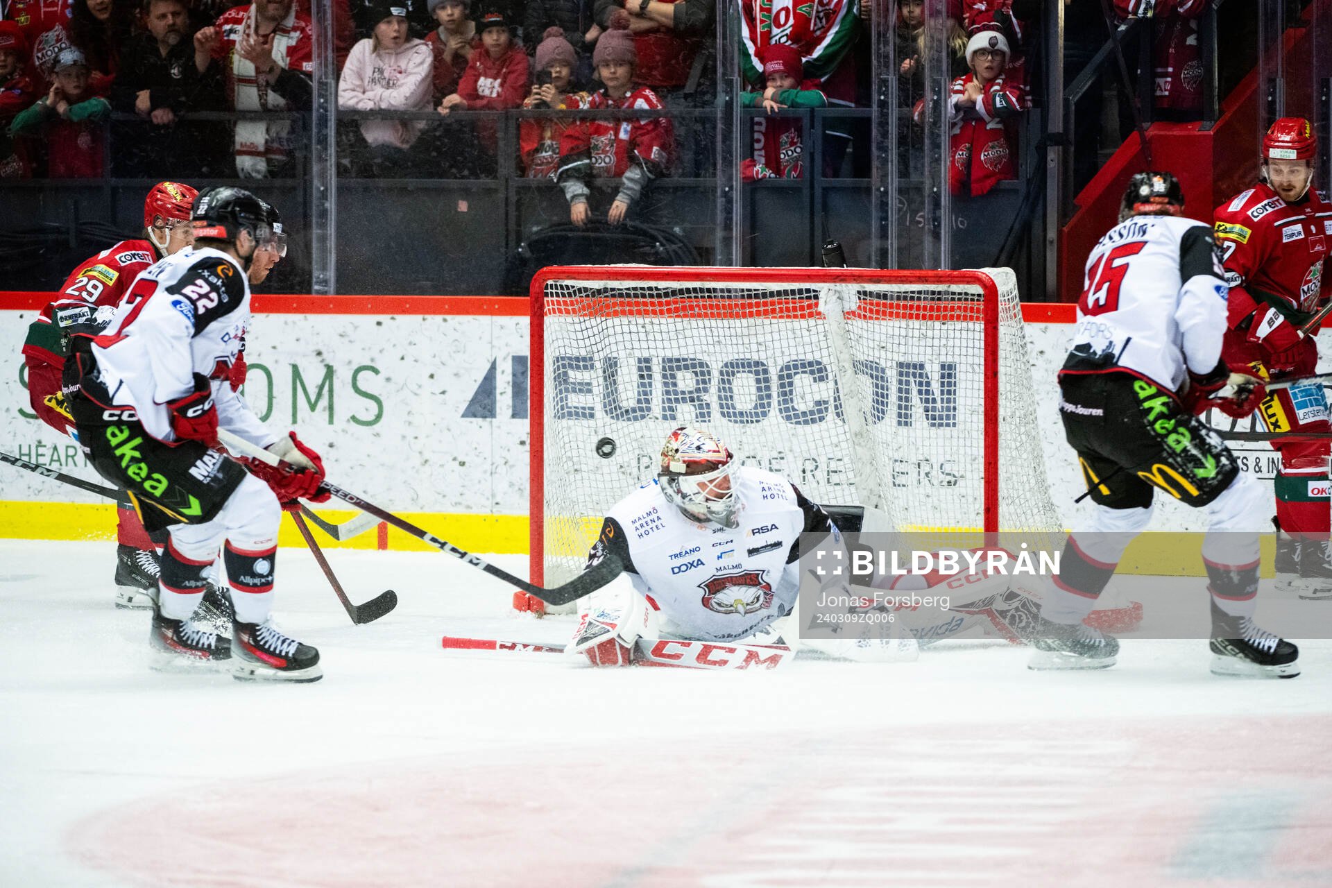 MoDos Josh Dickinson gör 1-1 bakom Malmö Redhawks