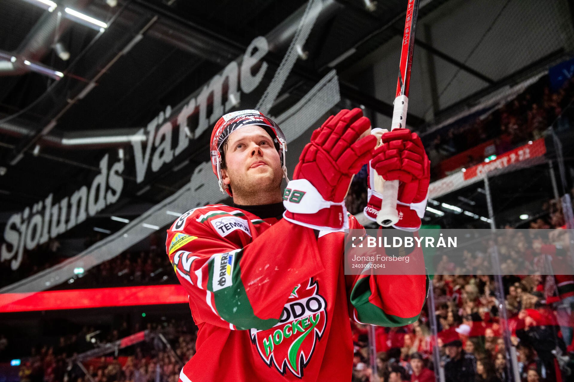 MoDos Oscar Pettersson jublar