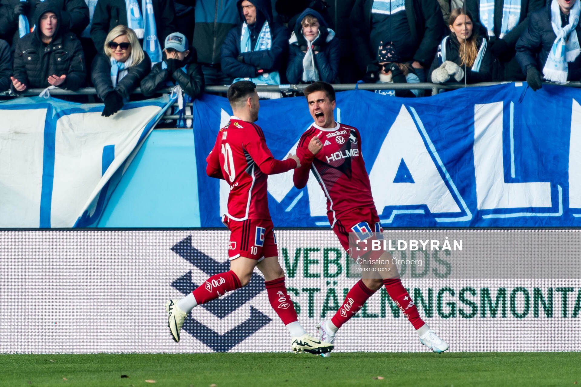 IFK Norrköpings Carl Björk jublar med Vito