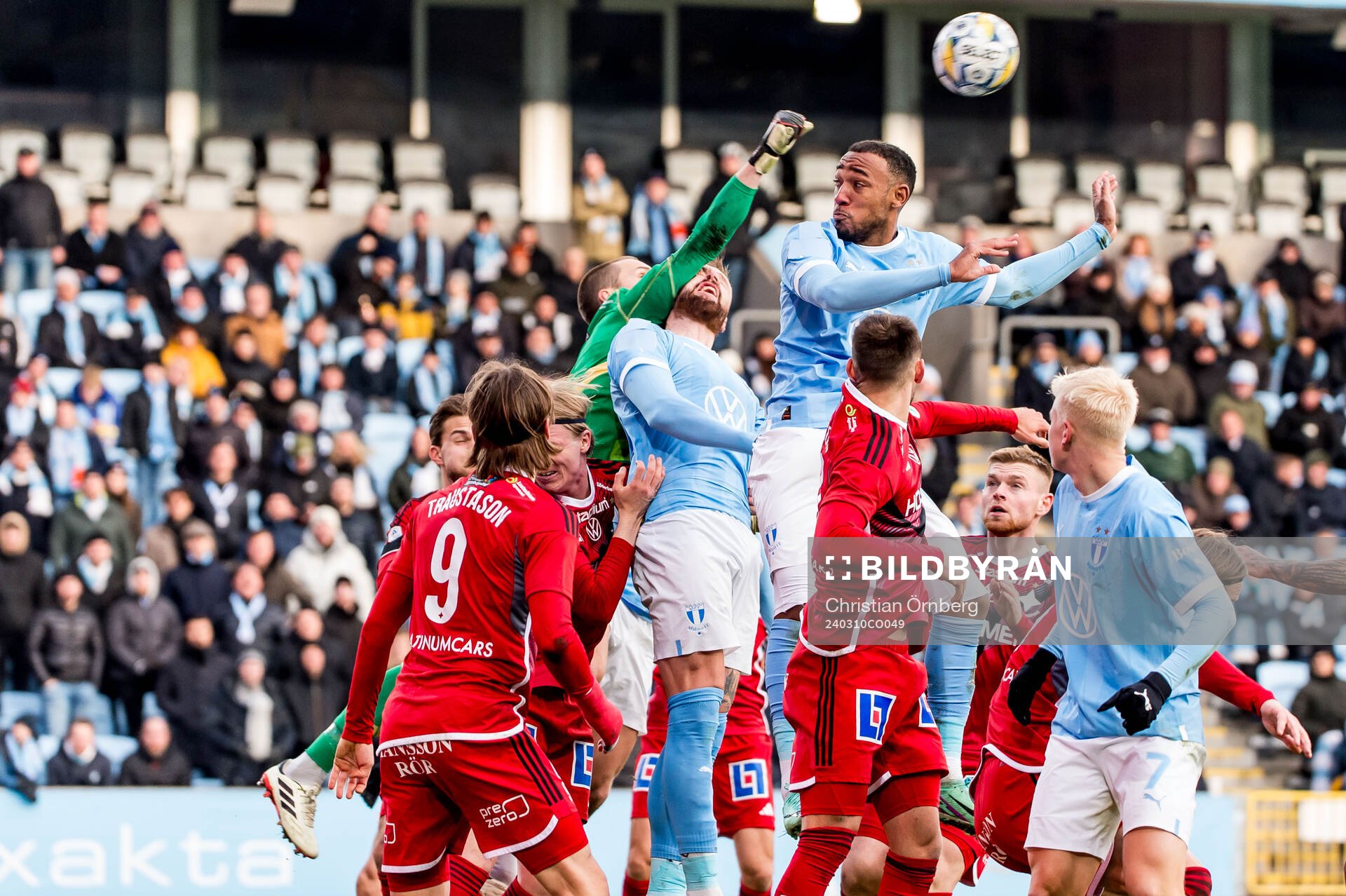 IFK Norrköpings målvakt Oscar Jansson mot Malmö FFs