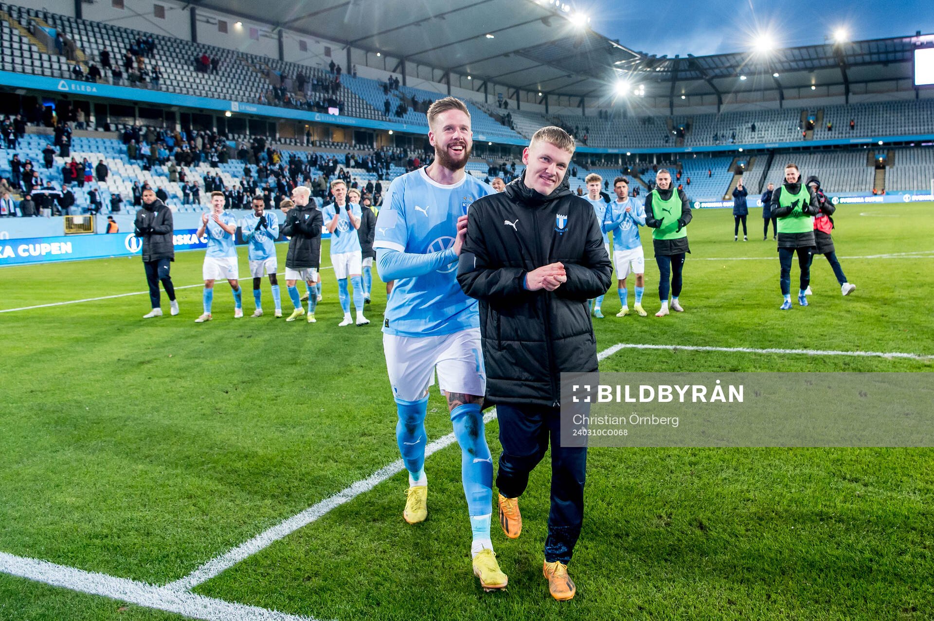 Malmö FFs Pontus Jansson och Sebastian Vinther Jørgensen jublar efter kvartsfinalen i Svenska Cupen mellan Malmö FF och IFK Norrköping den 10 mars 2024 i Malmö.