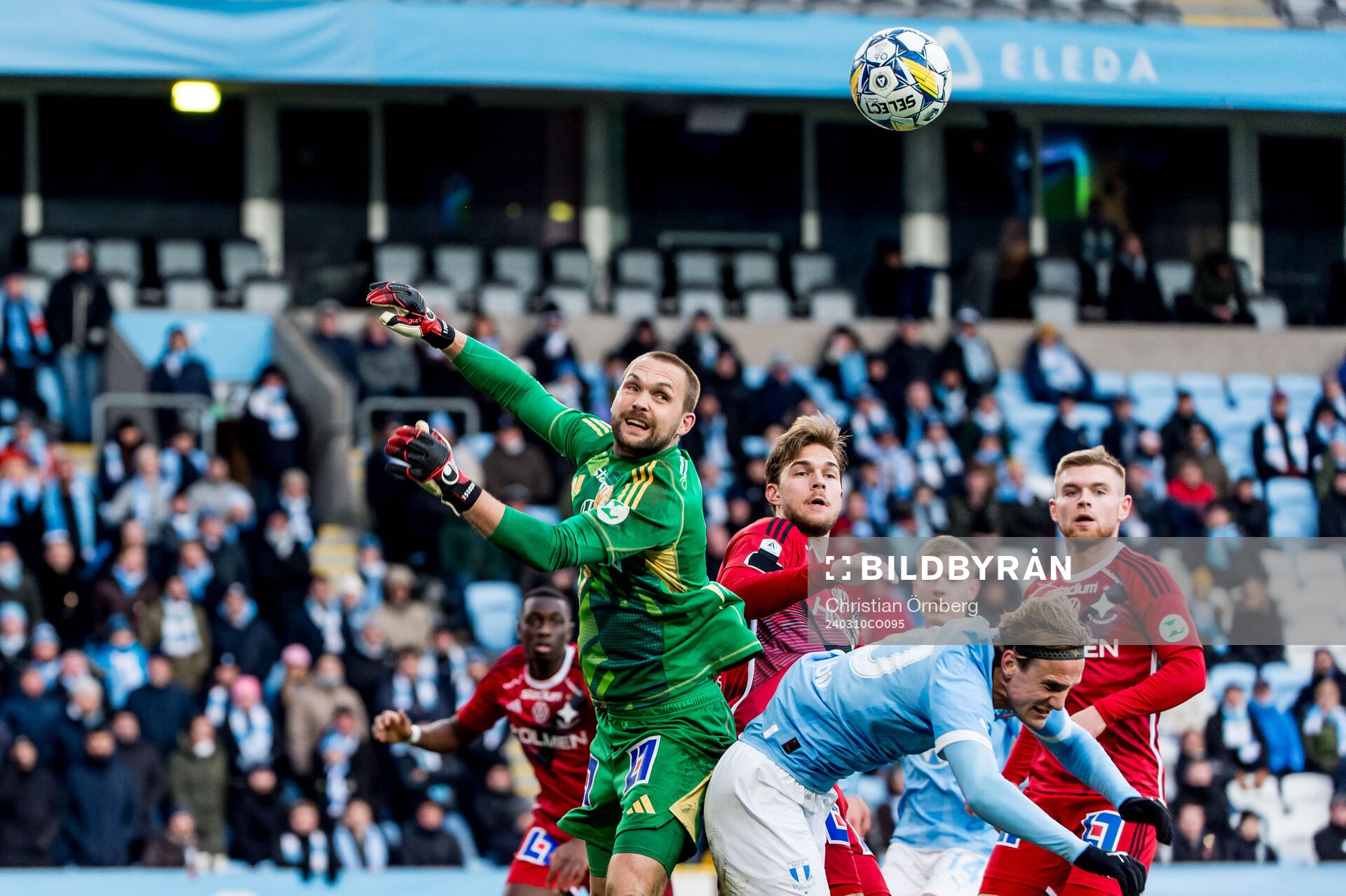 IFK Norrköpings målvakt Oscar Jansson och Malmö FFs Erik