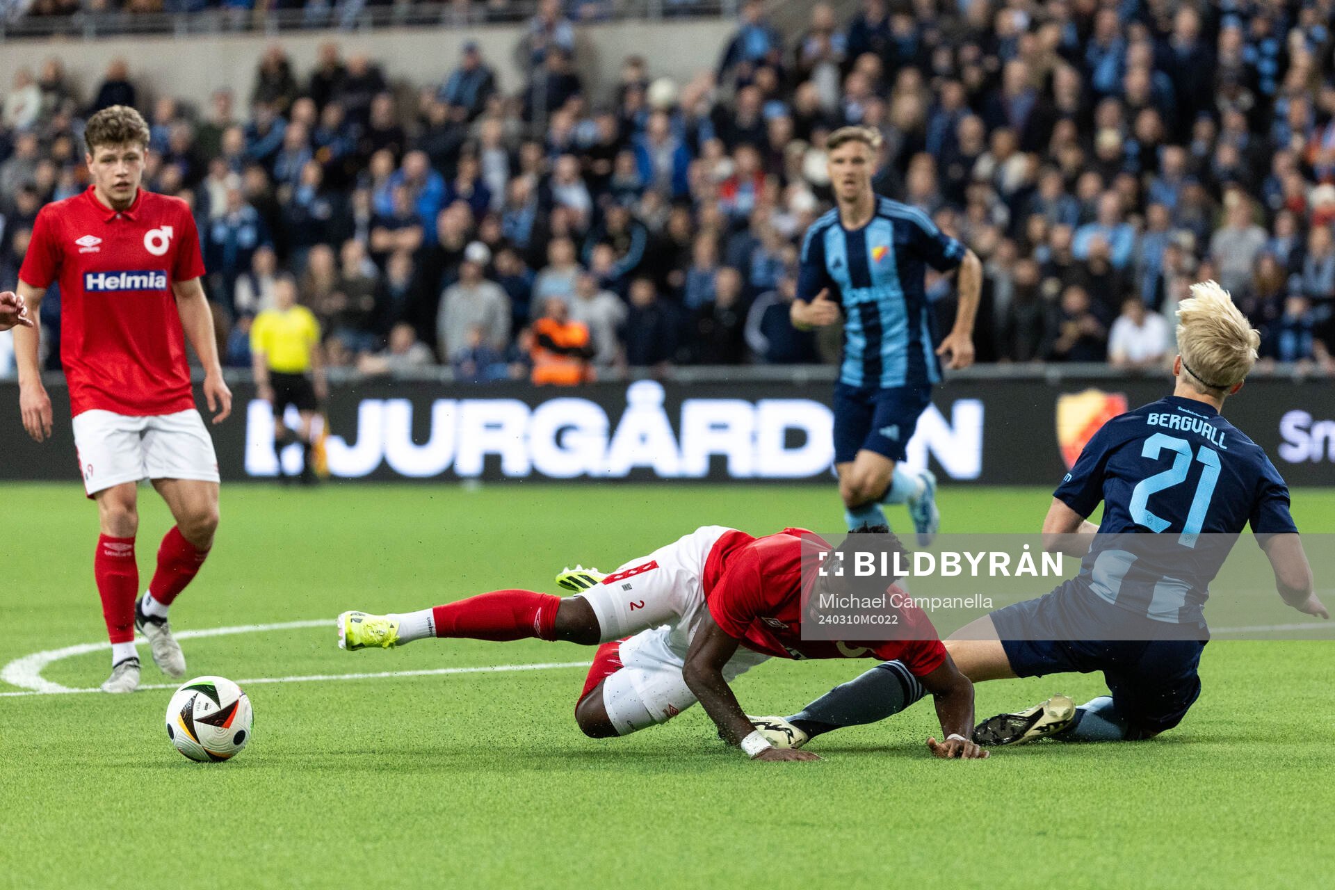 Degerfors Mamadouba Diaby och Djurgårdens Lucas Bergvall