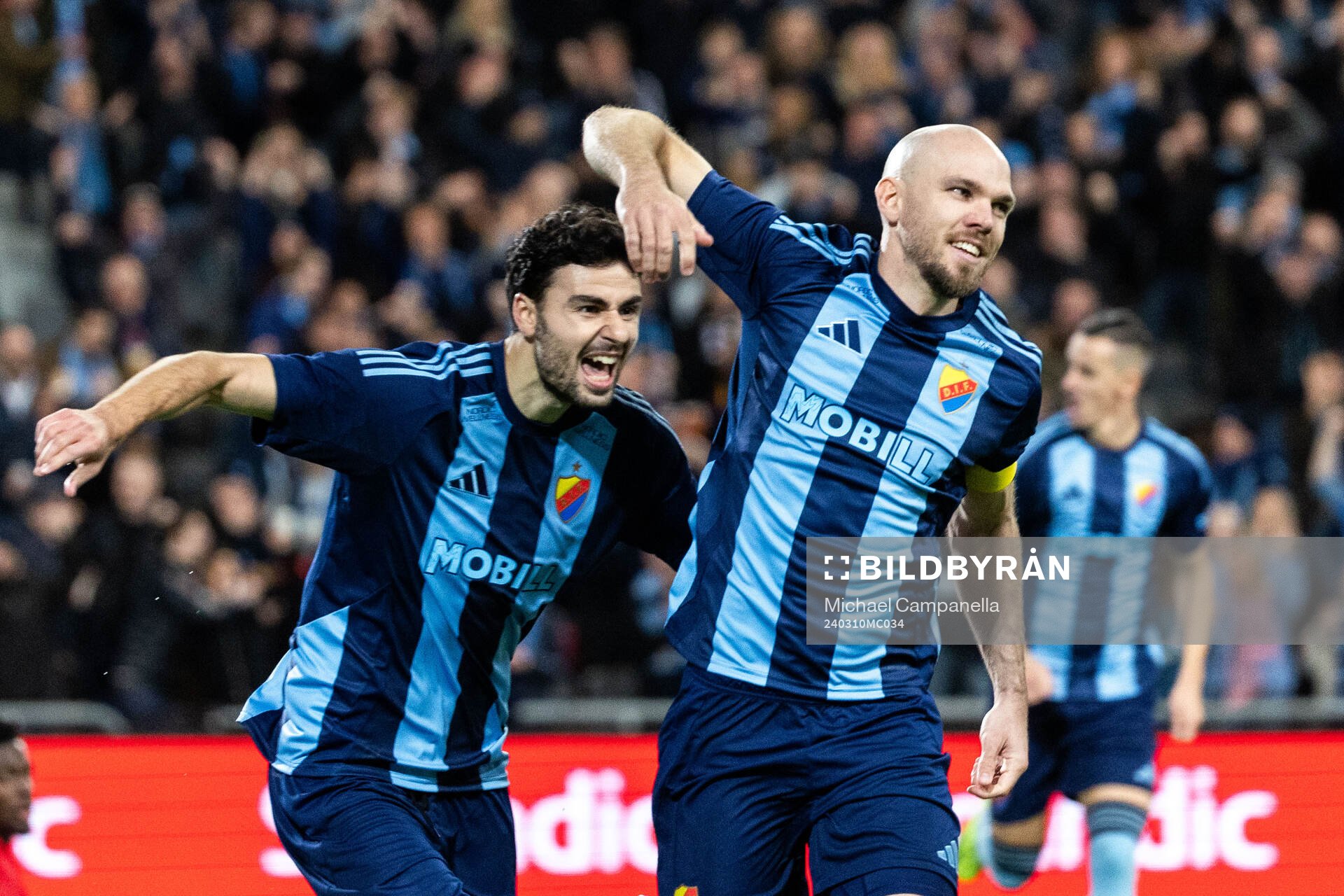Djurgårdens Marcus Danielson jublar med Deniz Hummet