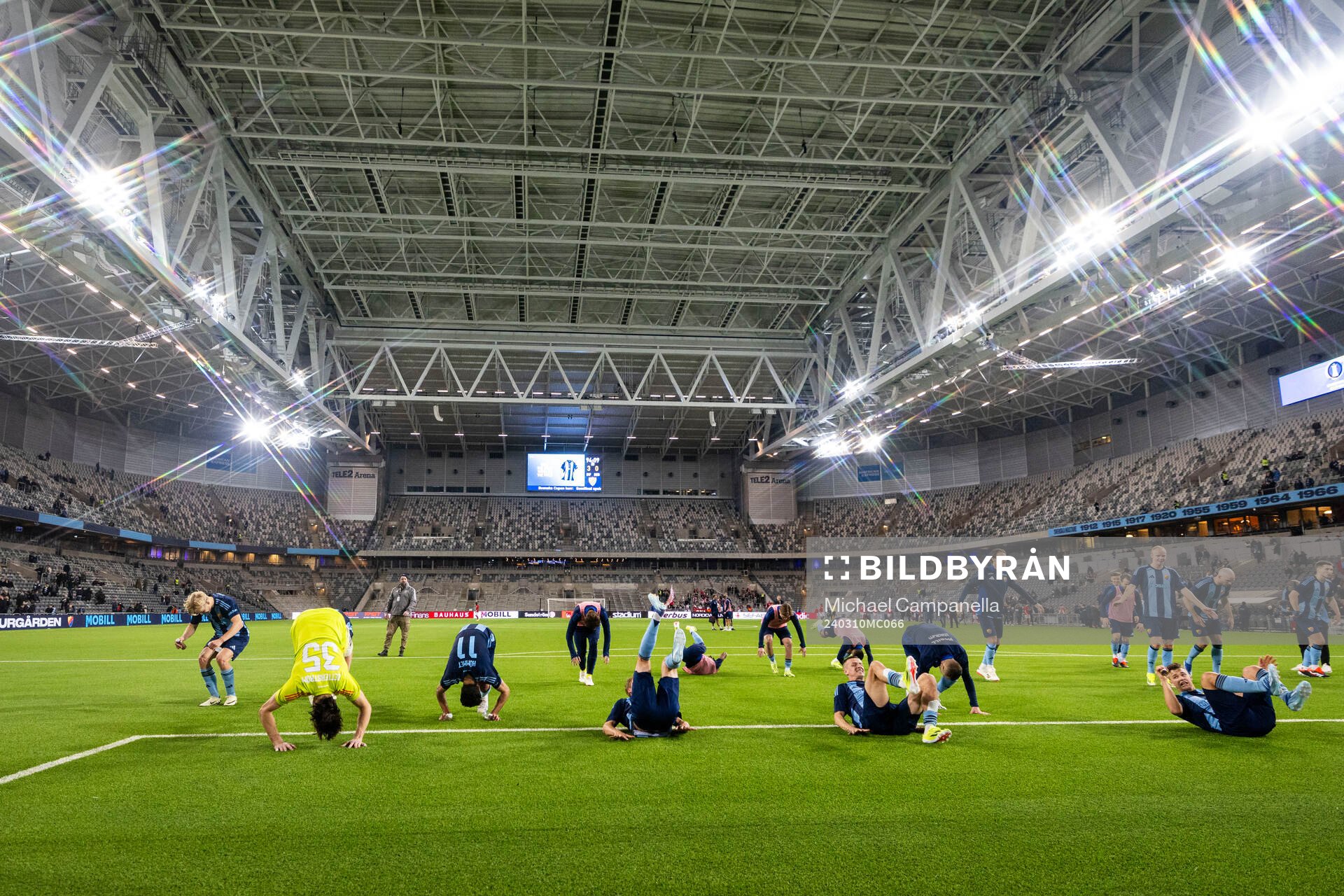 Djurgårdens spelarna jublar framför publiken