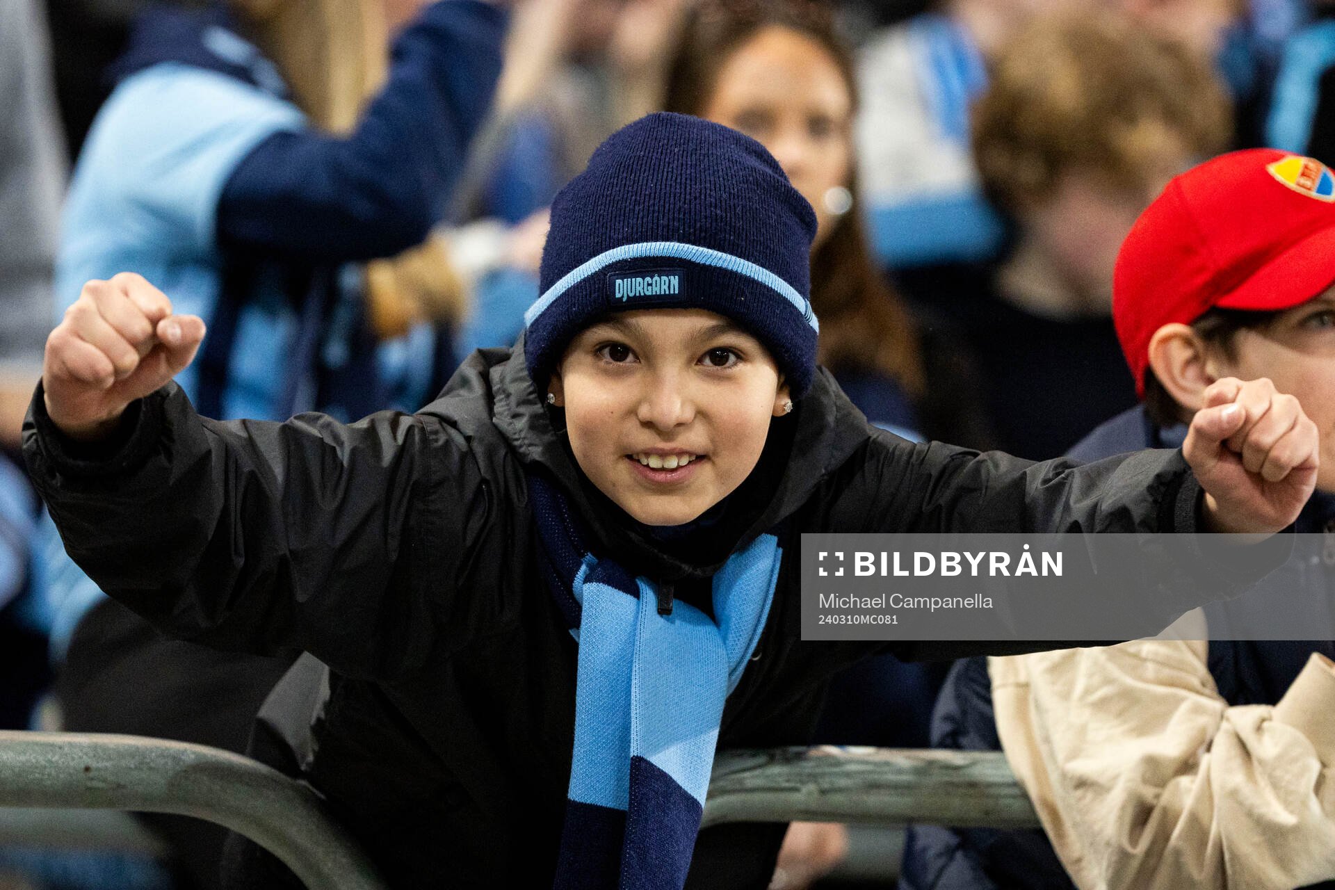 Ung Djurgårdens supporter jublar
