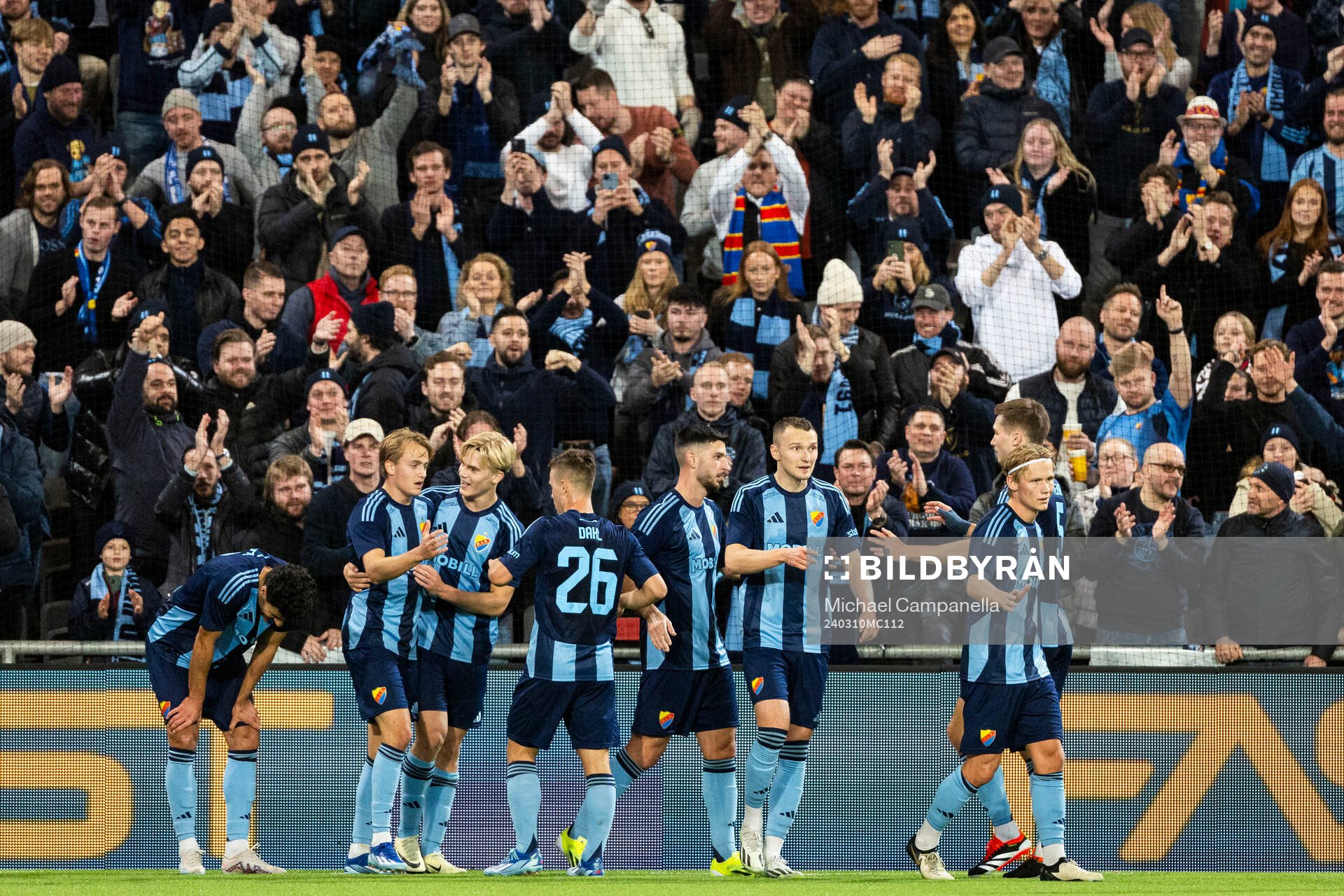 Djurgårdens spelarna jublar 3-0 målet av Oskar Fallenius