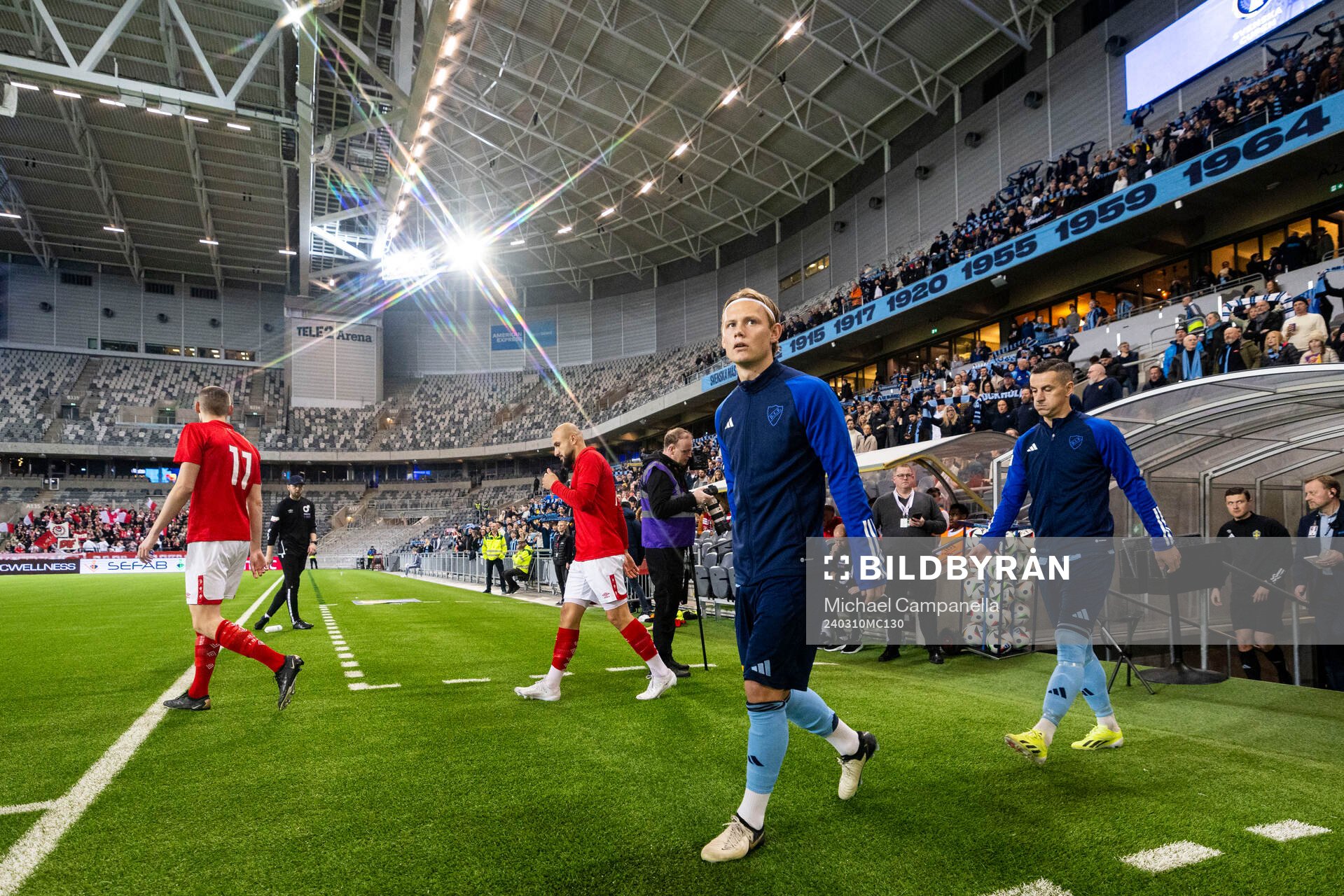 Djurgårdens Tobias Gulliksen kommer ut på planen