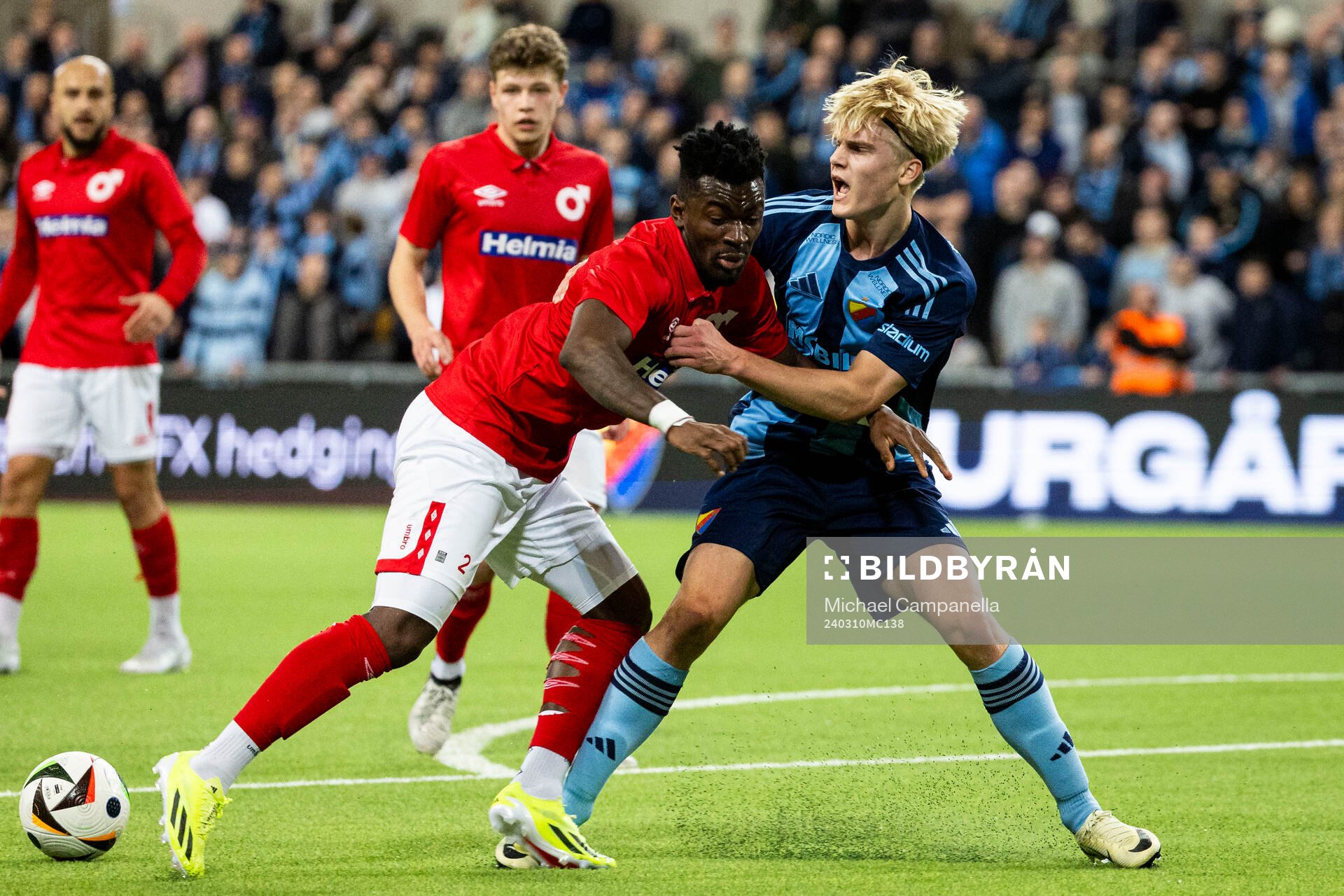Djurgårdens Lucas Bergvall och Degerfors Mamadouba Diaby