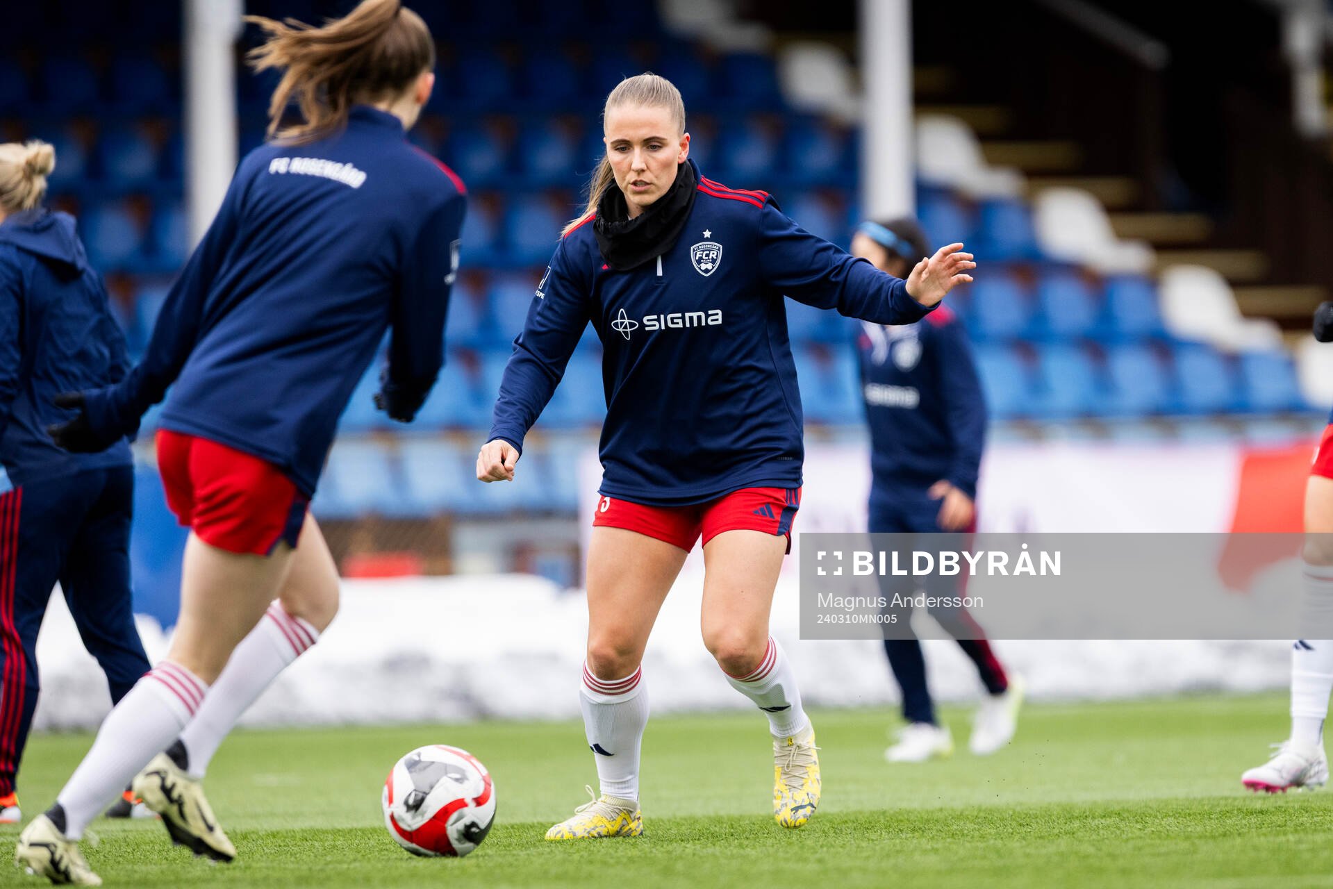 FC Rosengårds Gudrun Arnardottir på uppvärmningen