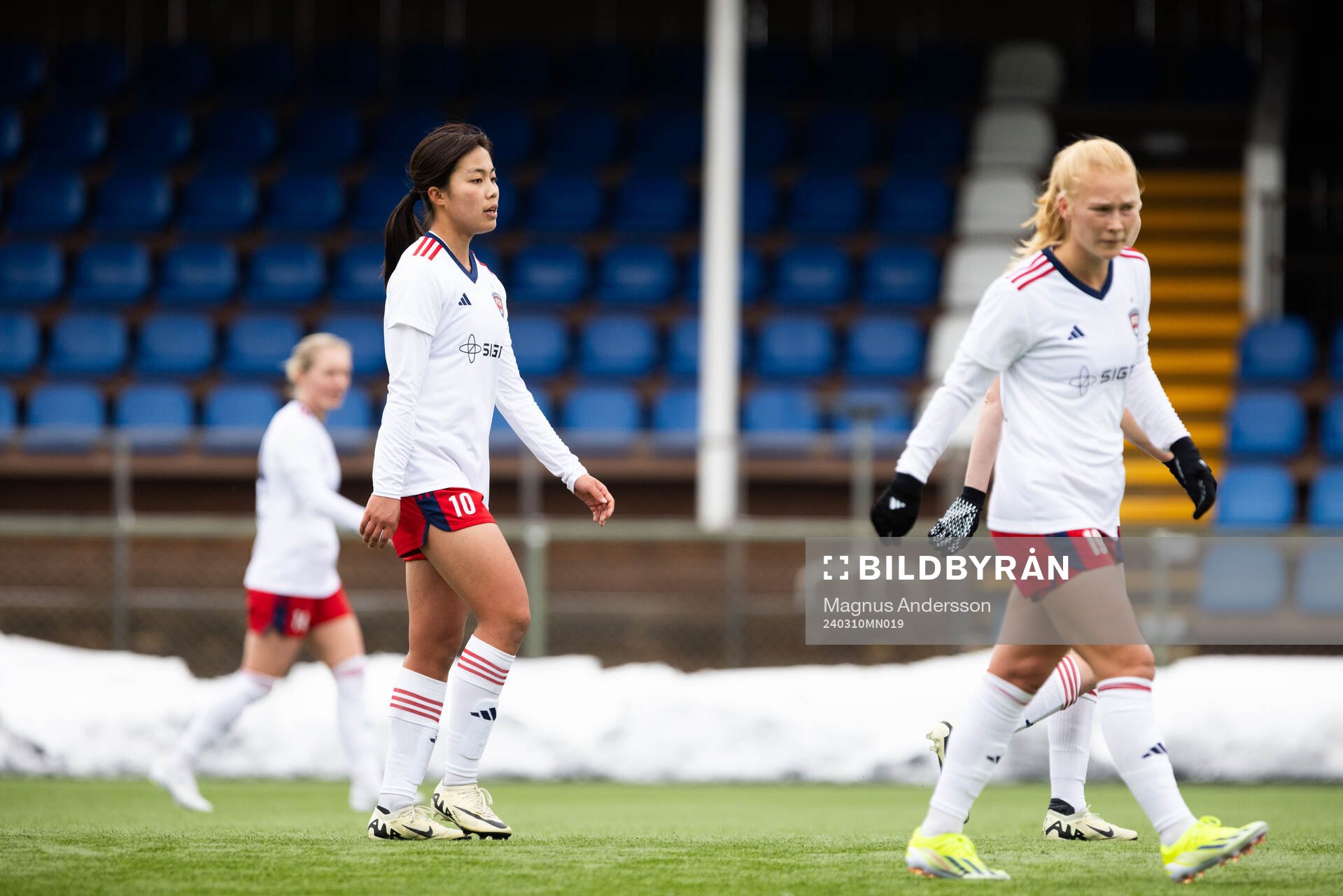 FC Rosengårds Momoko Tanikawa och Sofie Bruun Bredgaard