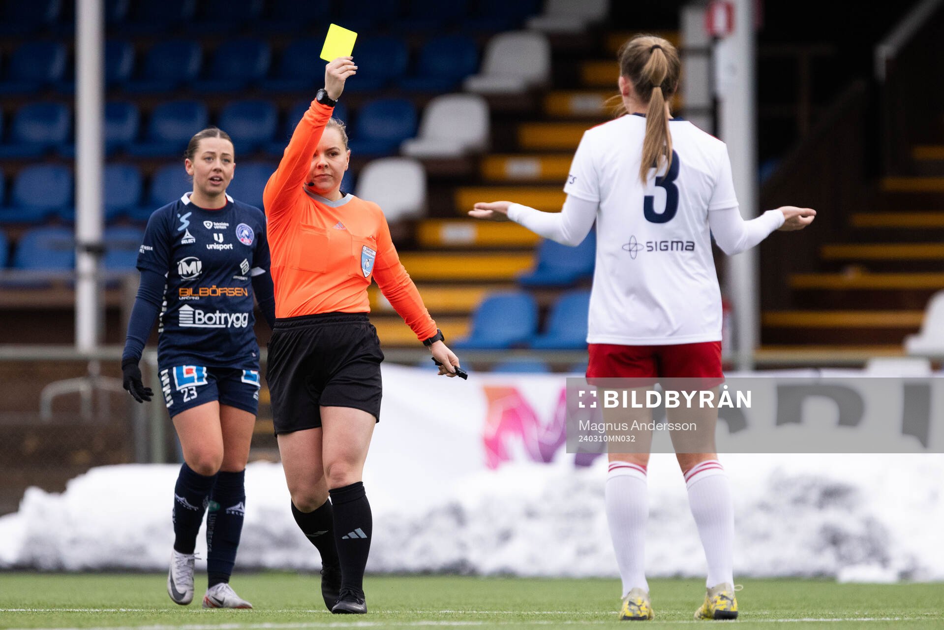 FC Rosengårds Gudrun Arnardottir tilldelas gult kort