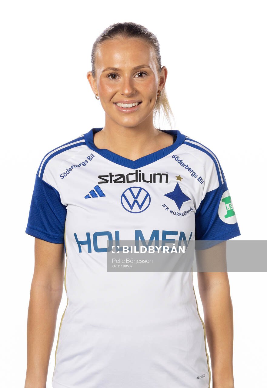 Norrköpings Elsa Burvall poserar för ett porträtt den 11 mars 2024 i Norrköping.