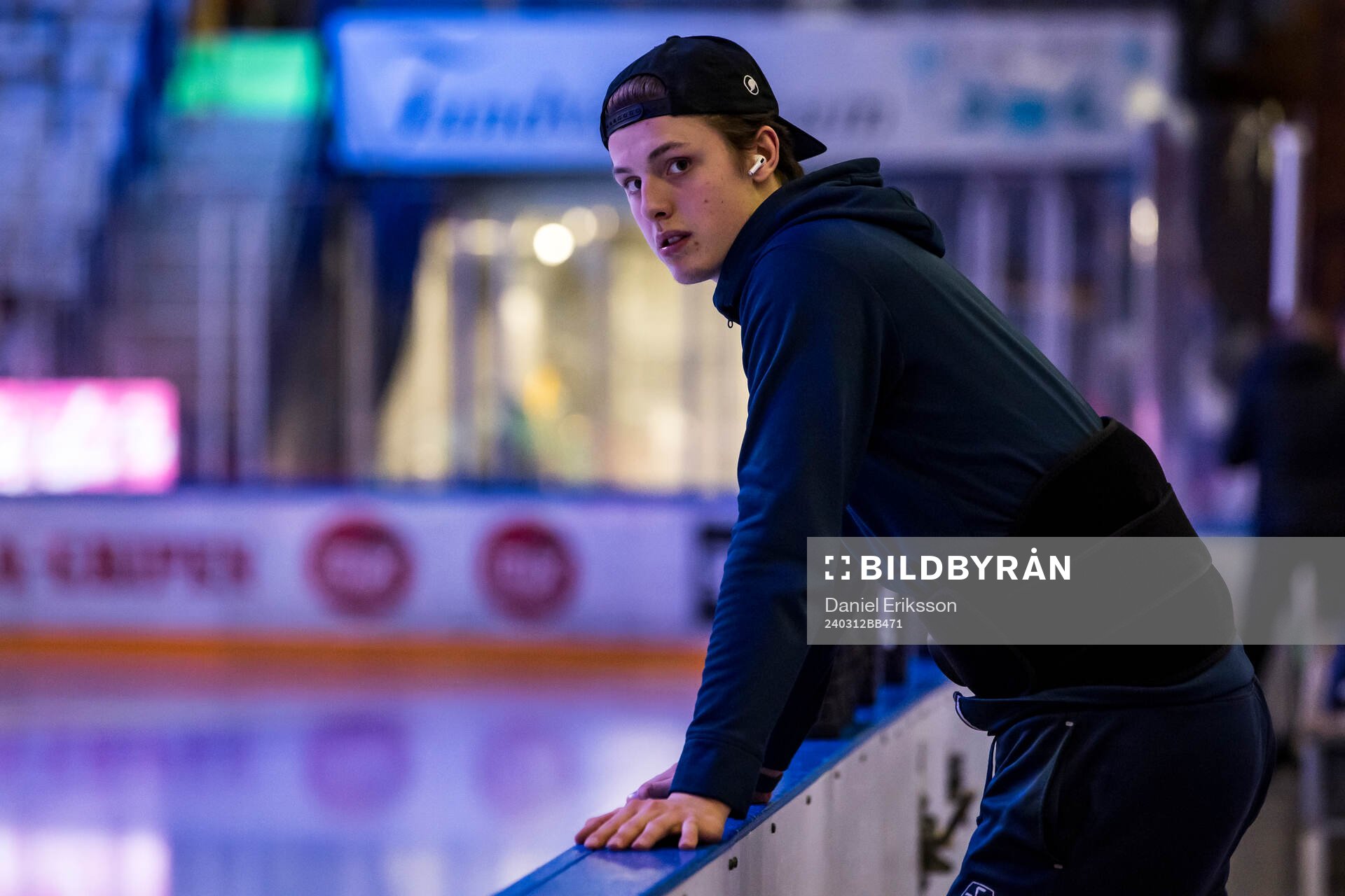 Leksands Anton Johansson innan ishockeymatchen i SHL mellan
