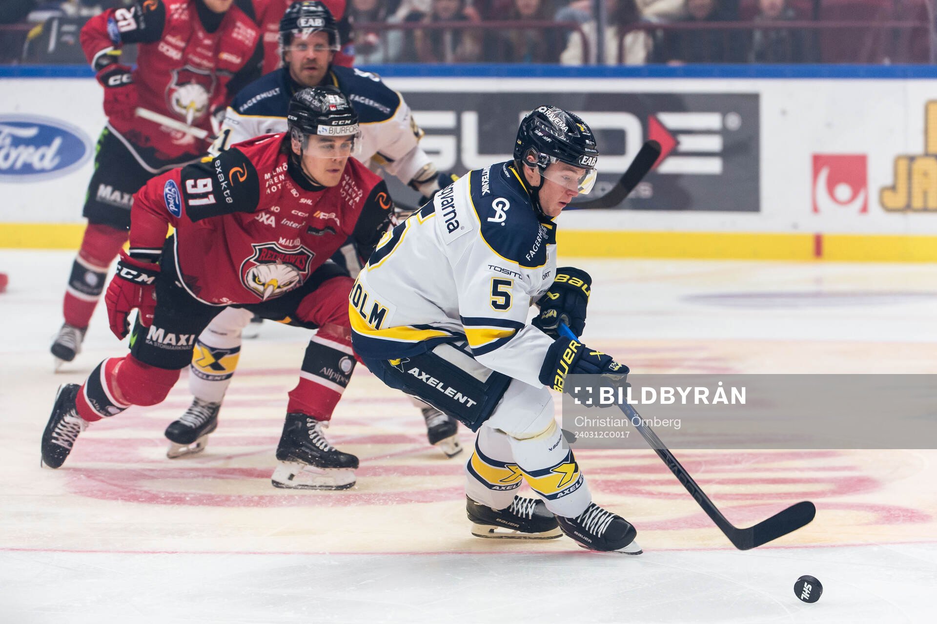 Malmö Redhawks Axel Sundberg och  HV71s Victor Sjöholm