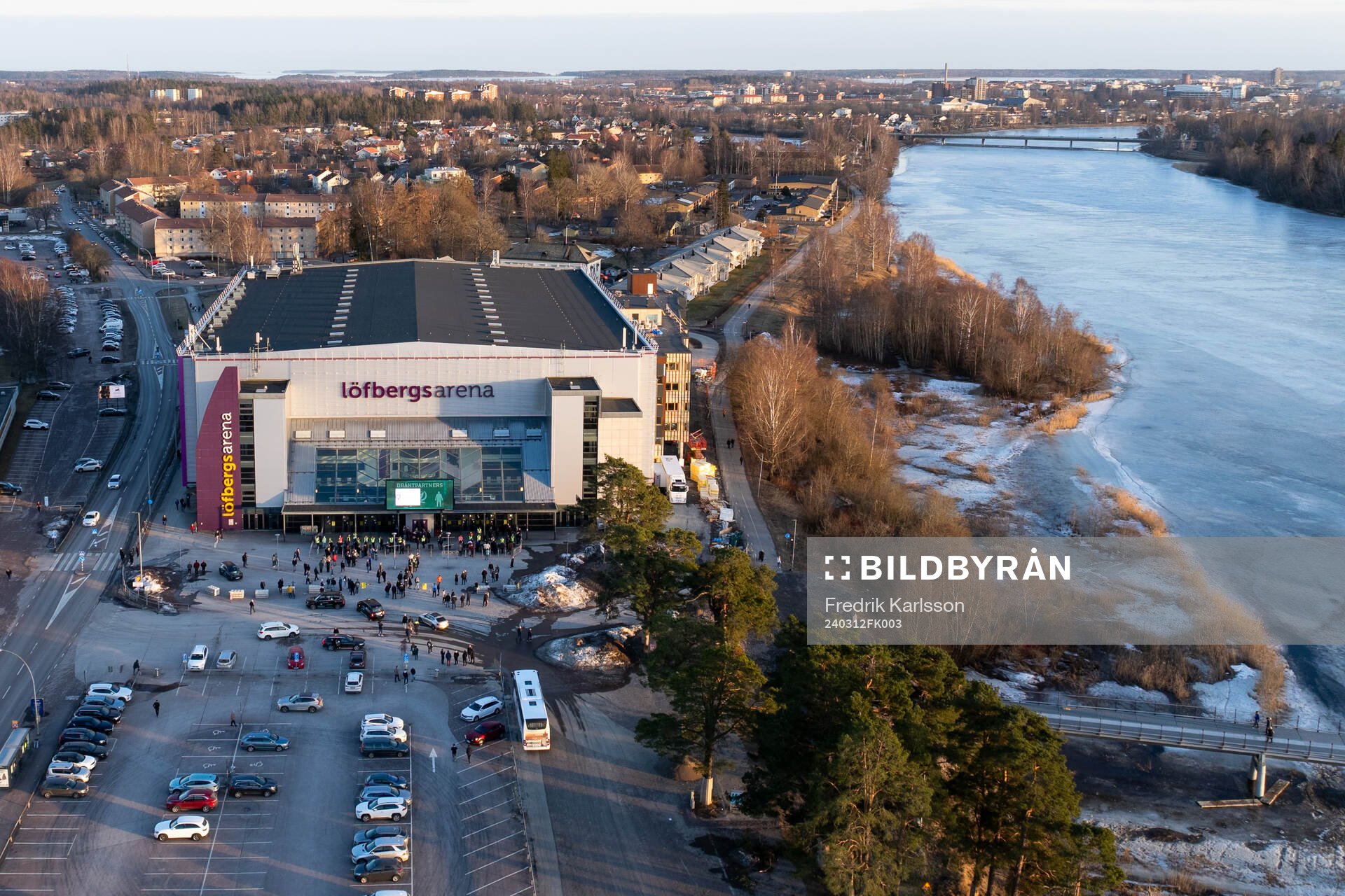 Flygbild över Löfbergs Arena