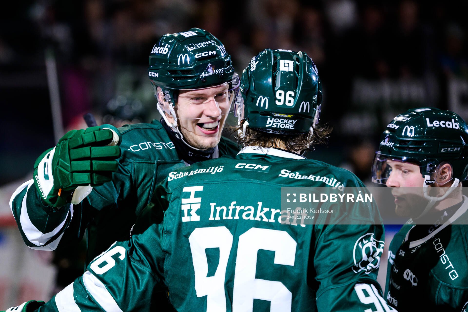 Färjestads Victor Ejdsell jublar