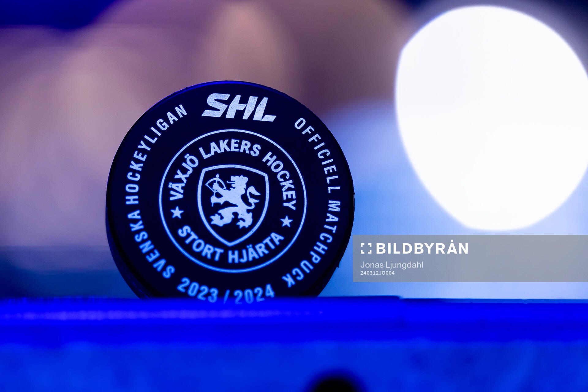 Matchpuck med Växjös klubbmärke