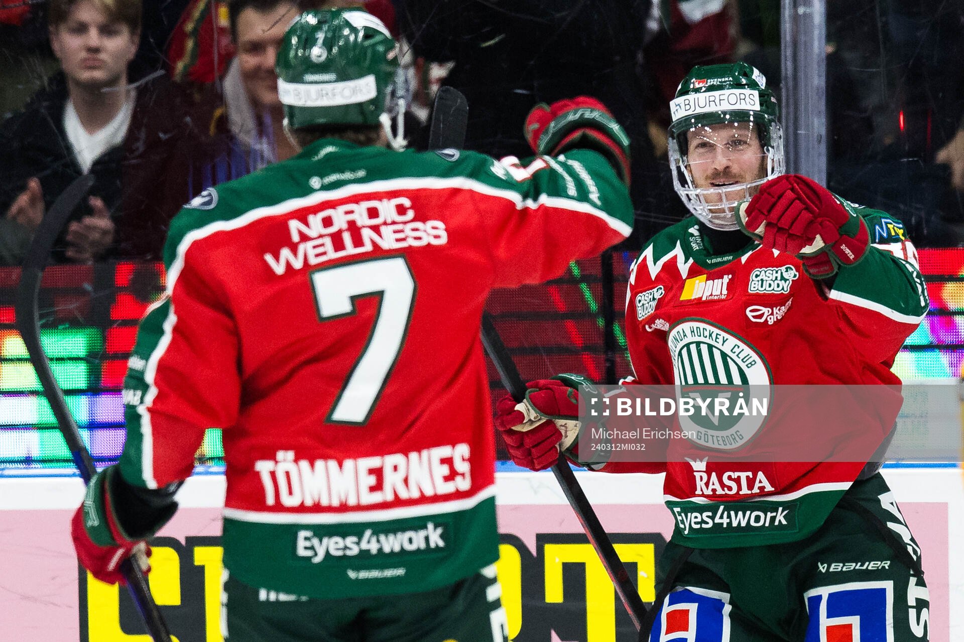 Frölundas Erik Thorell jublar med Henrik Tömmernes