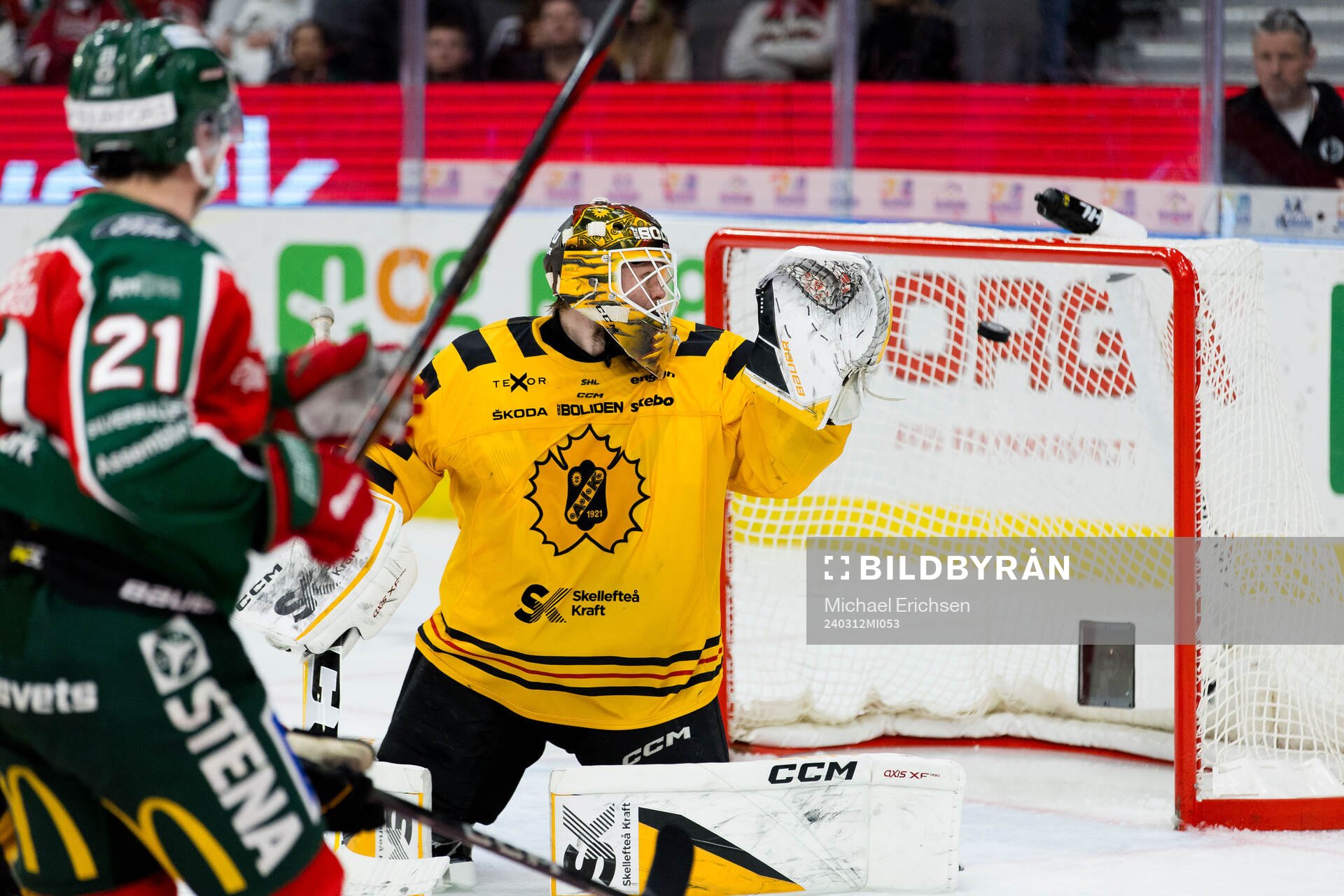 Frölundas Jere Innala gör 3-1 bakom Skellefteås målvakt