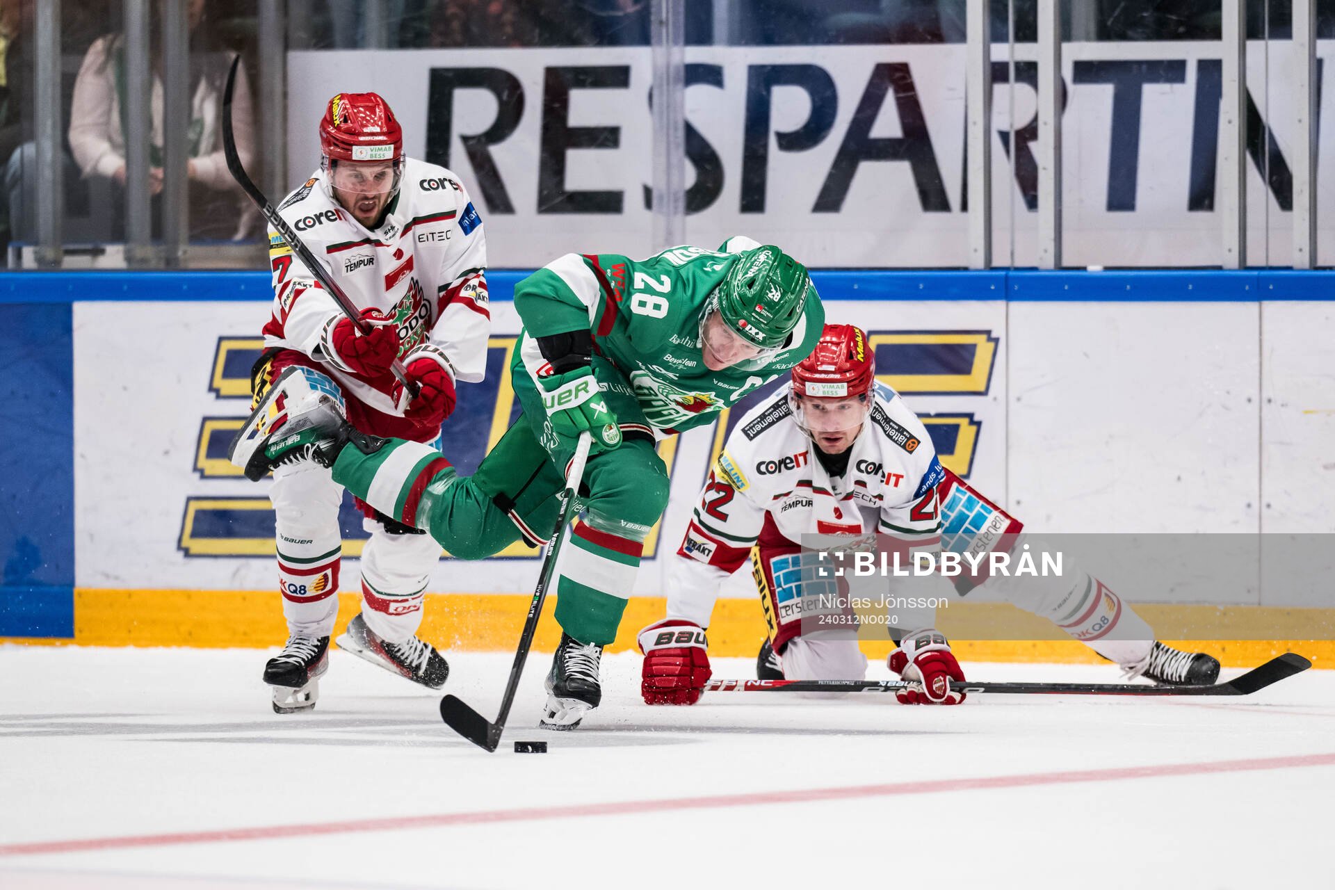 MoDos Pontus Näsén och Adam Pettersson mot Rögles Anton