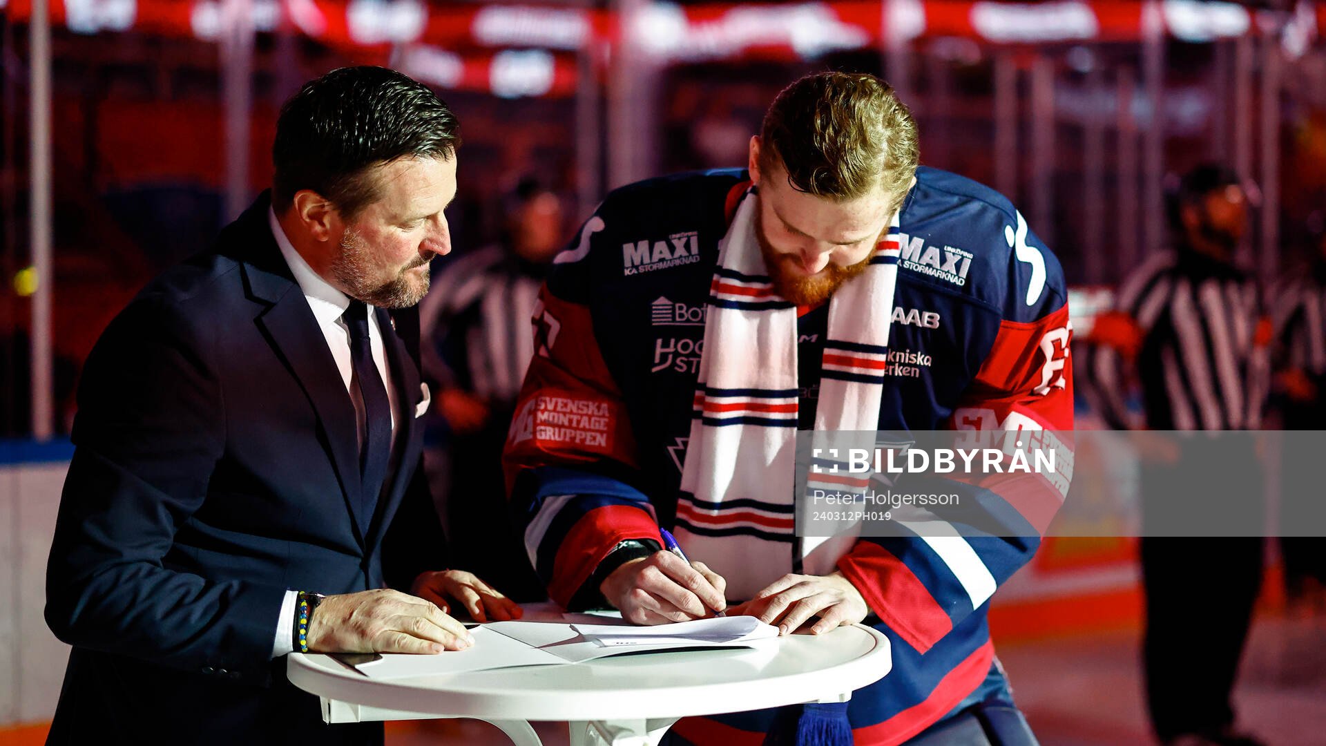 Linköpings sportchef Peter Jakobsson med målvakt Marcus