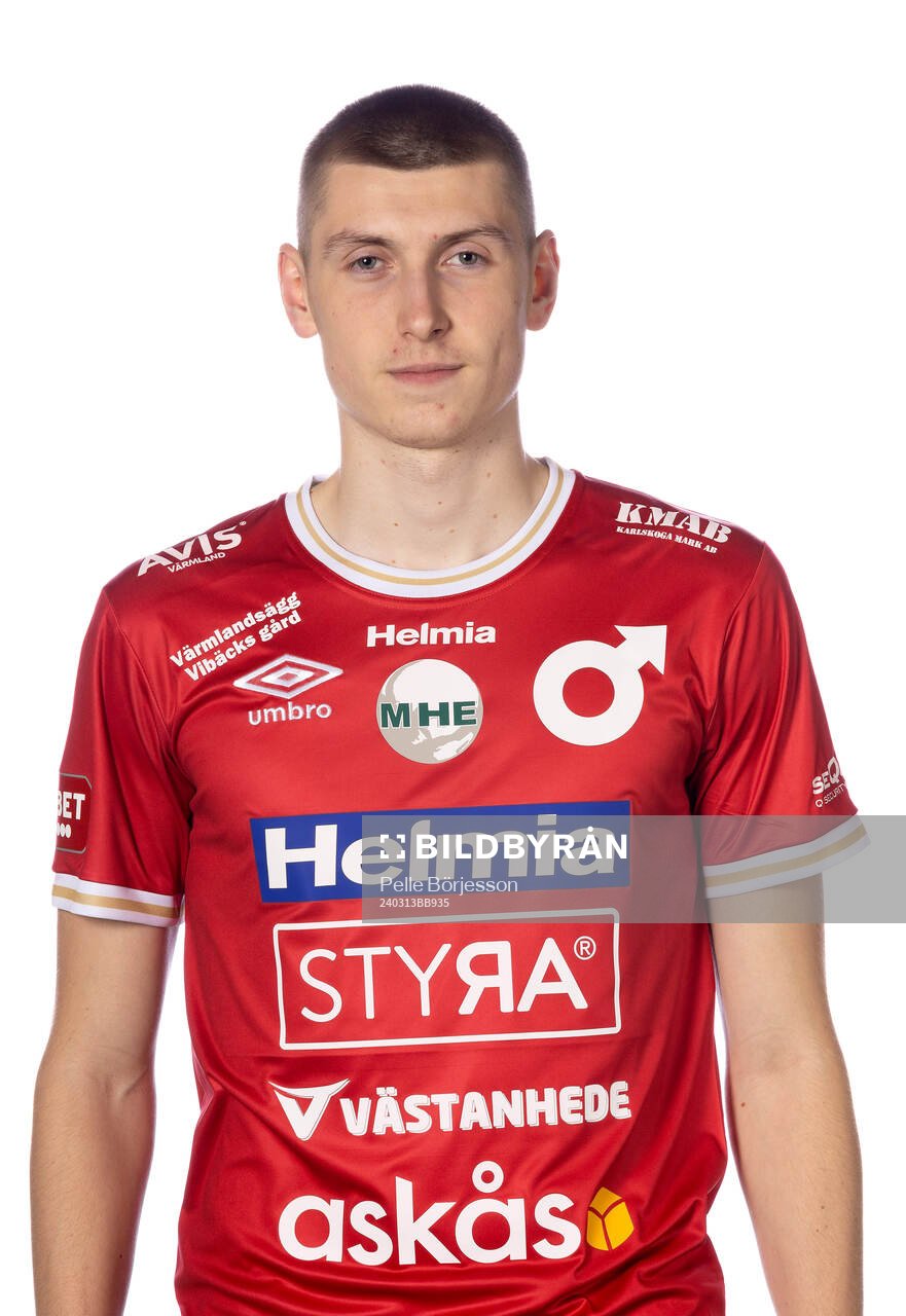 Degerfors Adi Fisic poserar för ett porträtt den 13 mars 2024 i Degerfors.