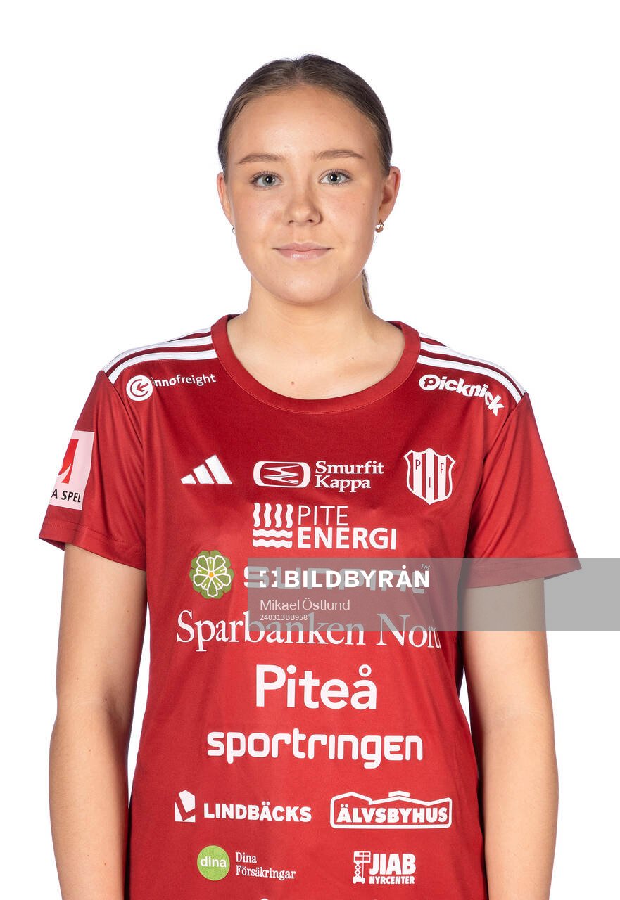 Piteås Thea Eriksson poserar för ett porträtt den 13 mars 2024 i Piteå.