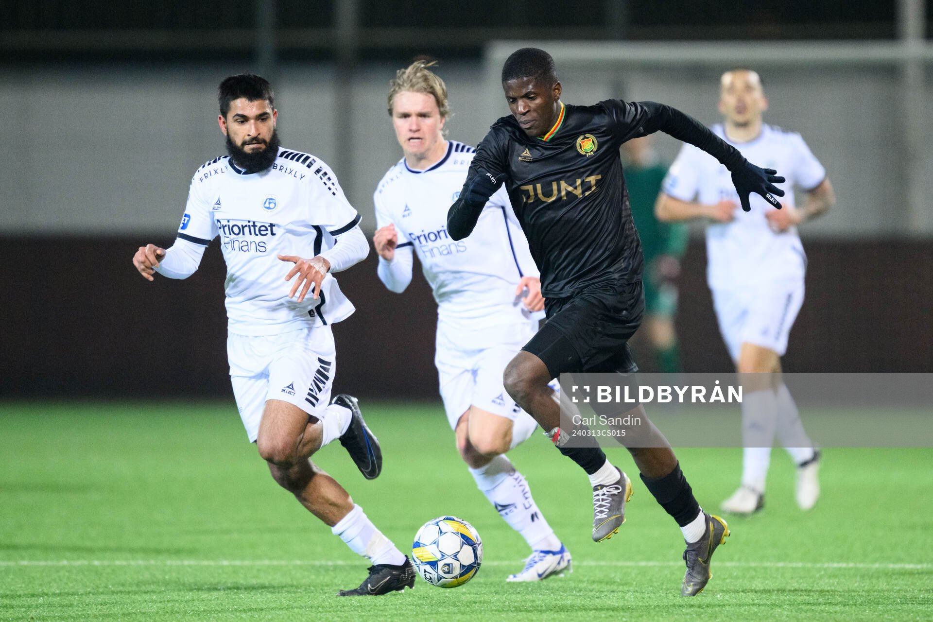 Utsiktens Suleman Zurmati och GAISs Chisomnazu Chika Chidi