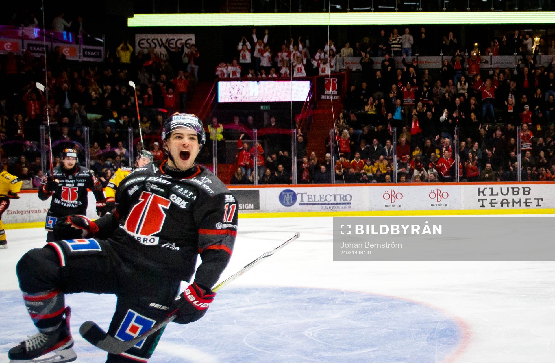 Örebros Danick Martel jublar vid 1-0