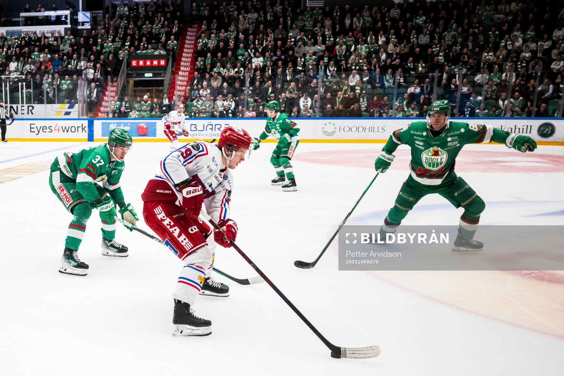 Timrås Filip Hållander mot Rögles Albin Sundsvik och