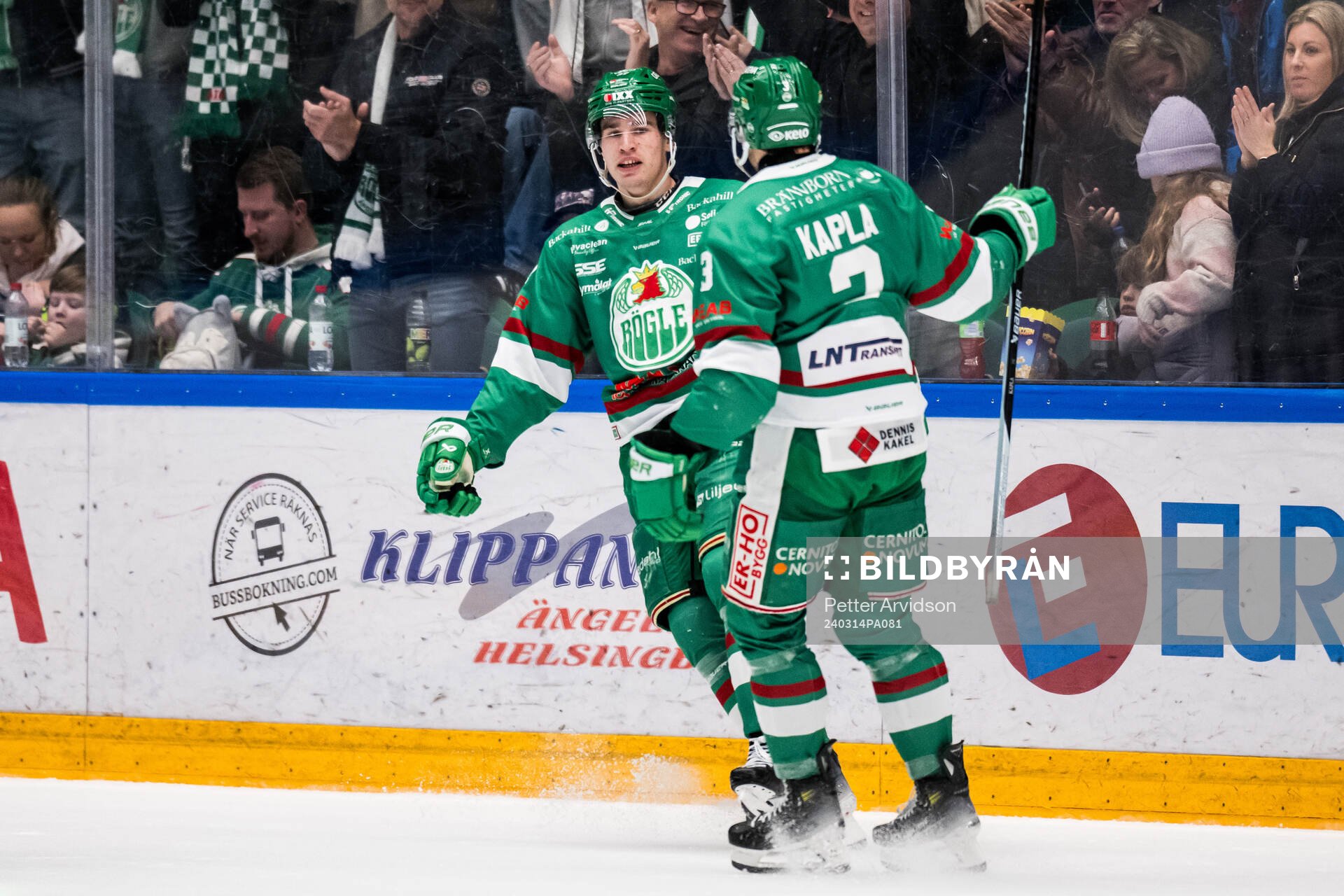 Rögles Albin Sundsvik och Michael Kapla jublar