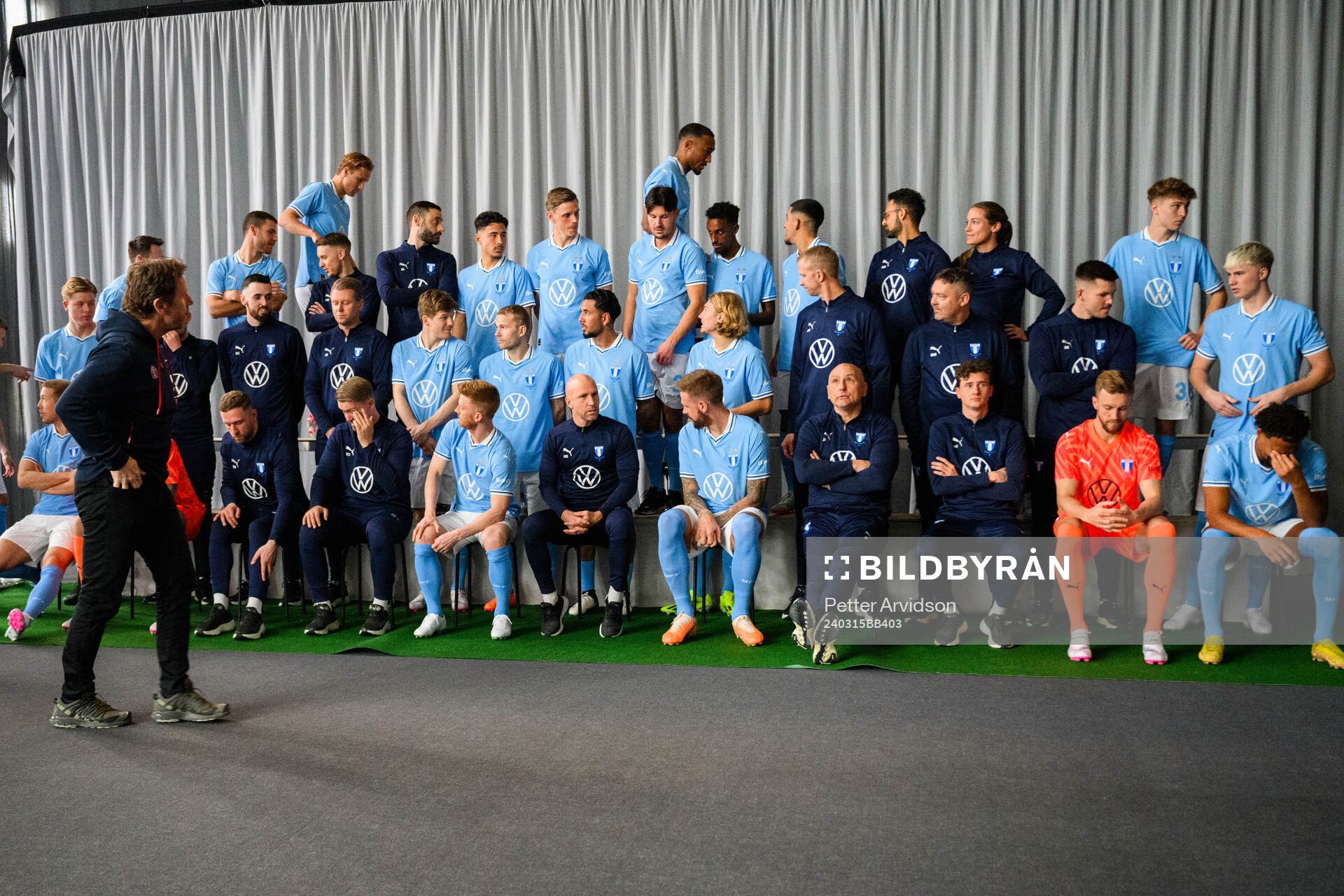Spelarna ställer upp för en lagbildsfotografering med Malmö FF den 28 februari 2024 i Malmö. 