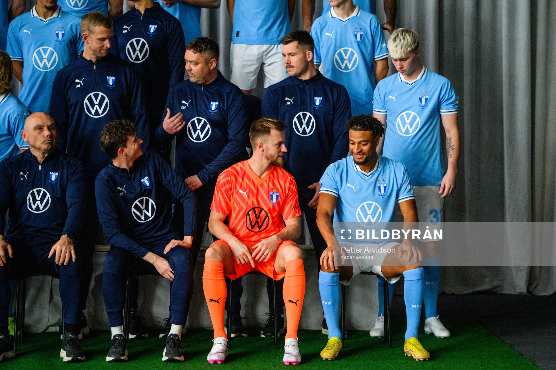 Spelarna ställer upp för en lagbildsfotografering med Malmö FF den 28 februari 2024 i Malmö. 